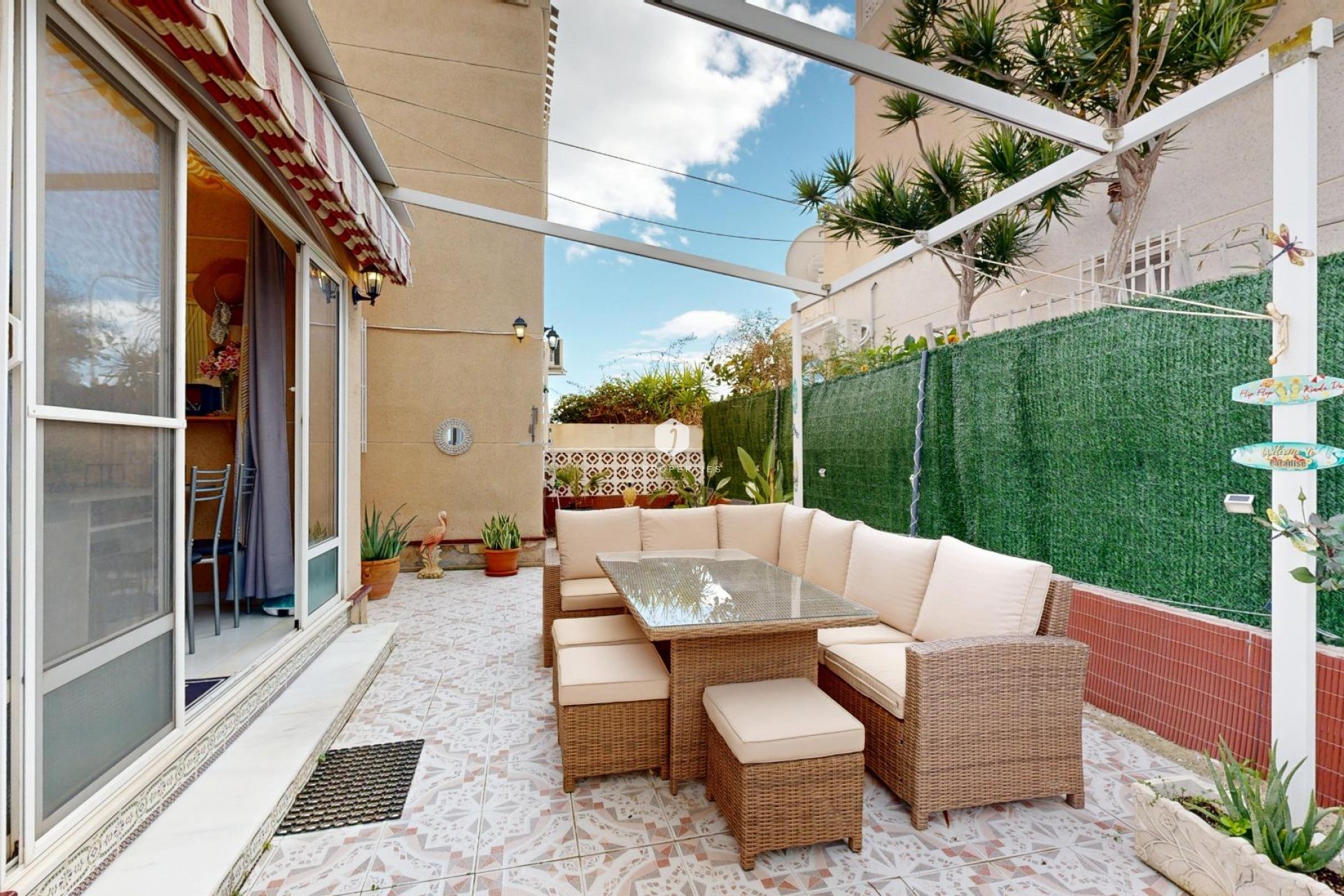 Resale - Chalet -
San Miguel de Salinas - 03193