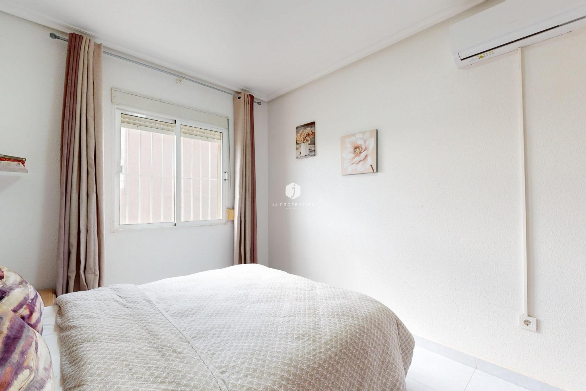 Resale - Chalet -
San Miguel de Salinas - 03193