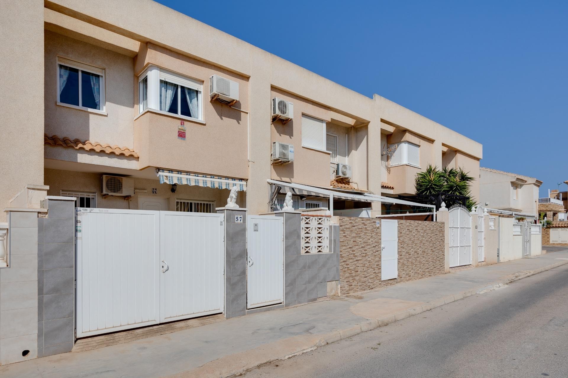 Resale - Chalet -
Torrevieja - Aguas Nuevas 2