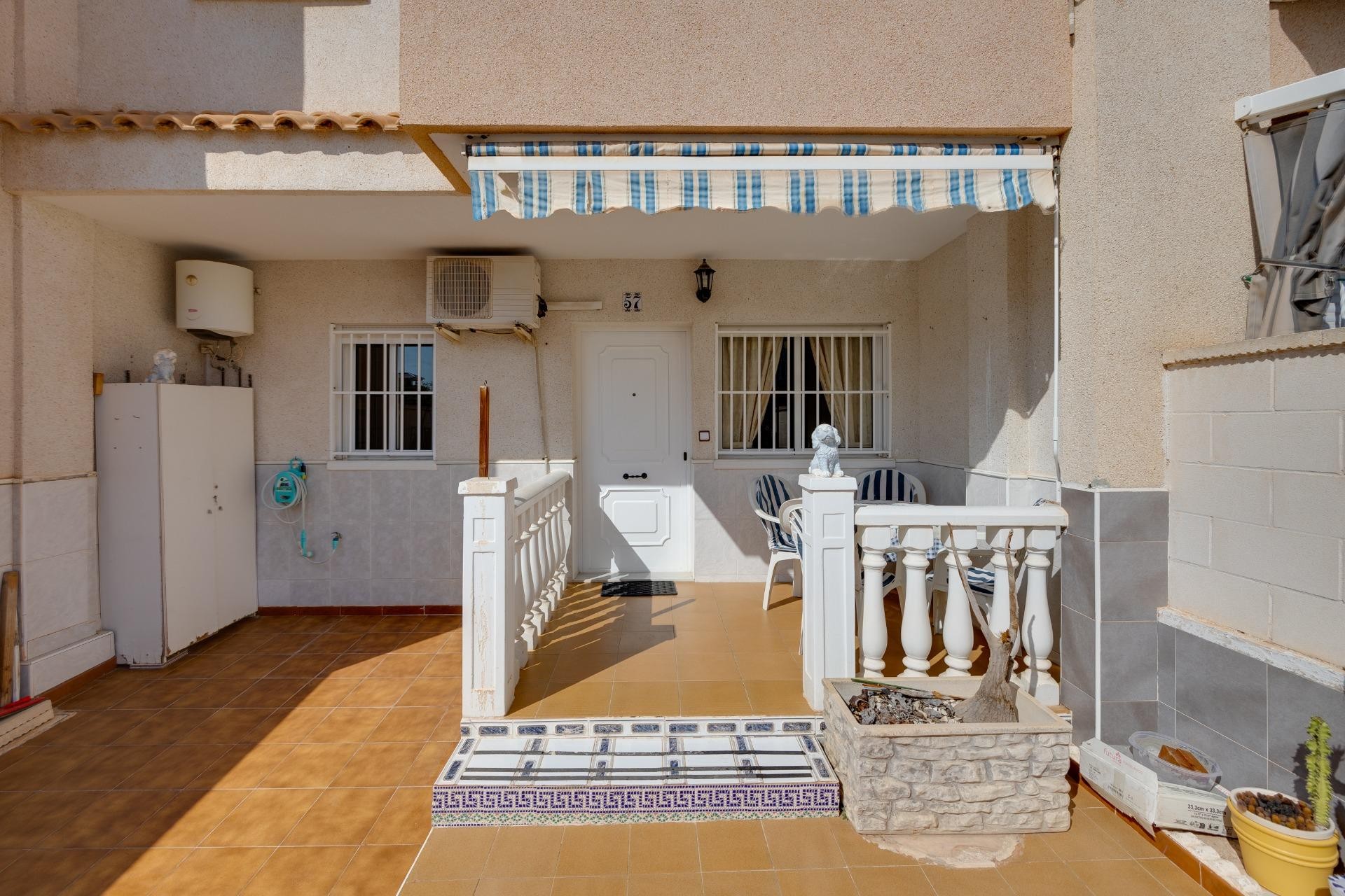 Resale - Chalet -
Torrevieja - Aguas Nuevas 2