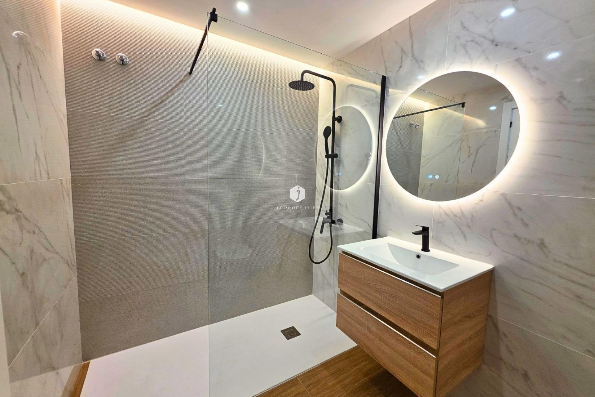 Resale - Chalet -
Torrevieja - aguas nuevas