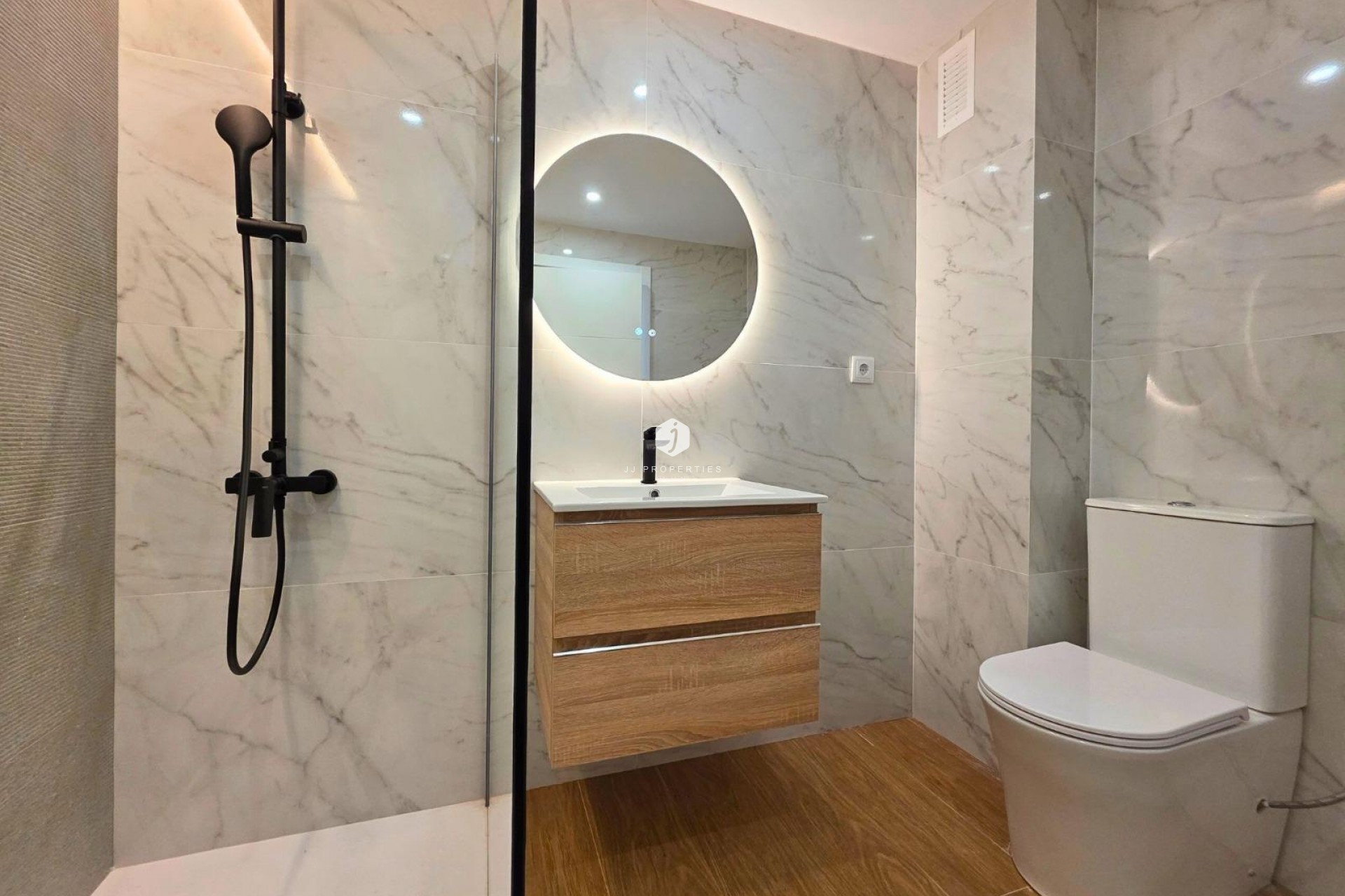 Resale - Chalet -
Torrevieja - aguas nuevas