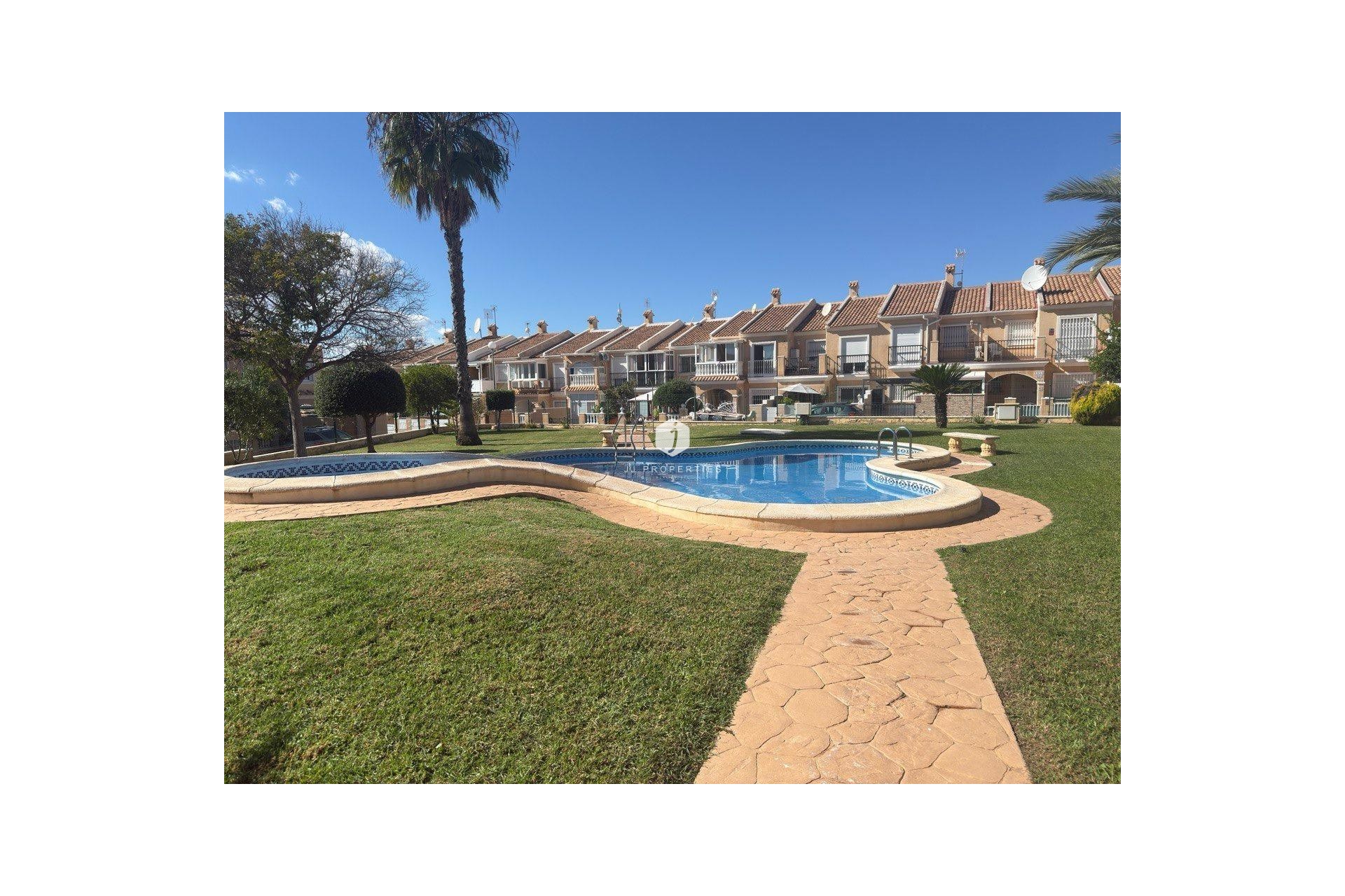 Resale - Chalet -
Torrevieja - aguas nuevas