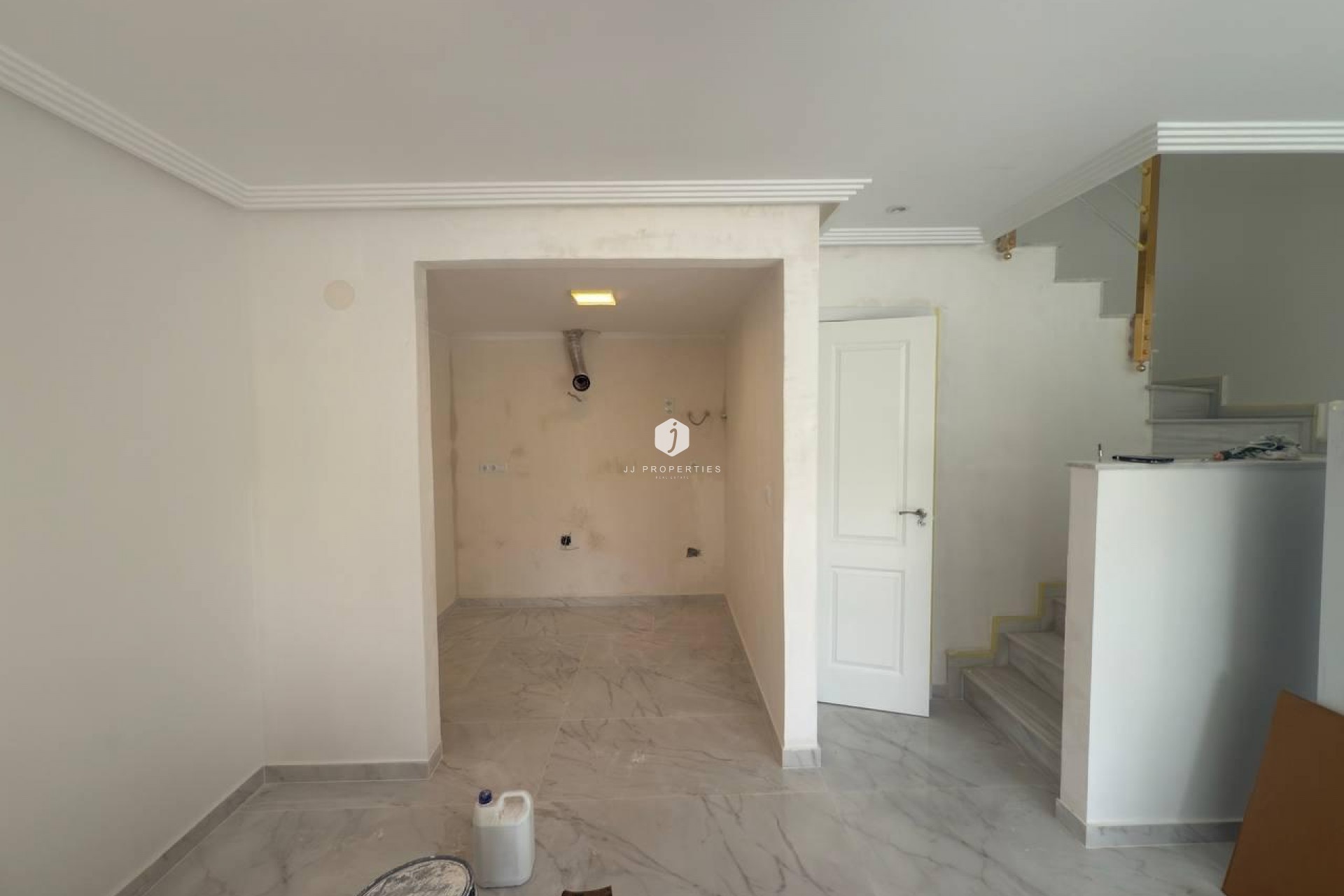 Resale - Chalet -
Torrevieja - aguas nuevas