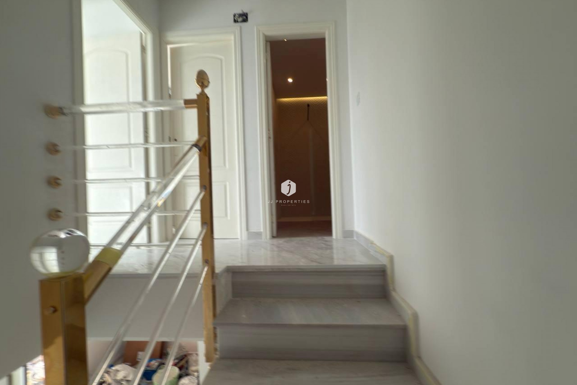 Resale - Chalet -
Torrevieja - aguas nuevas