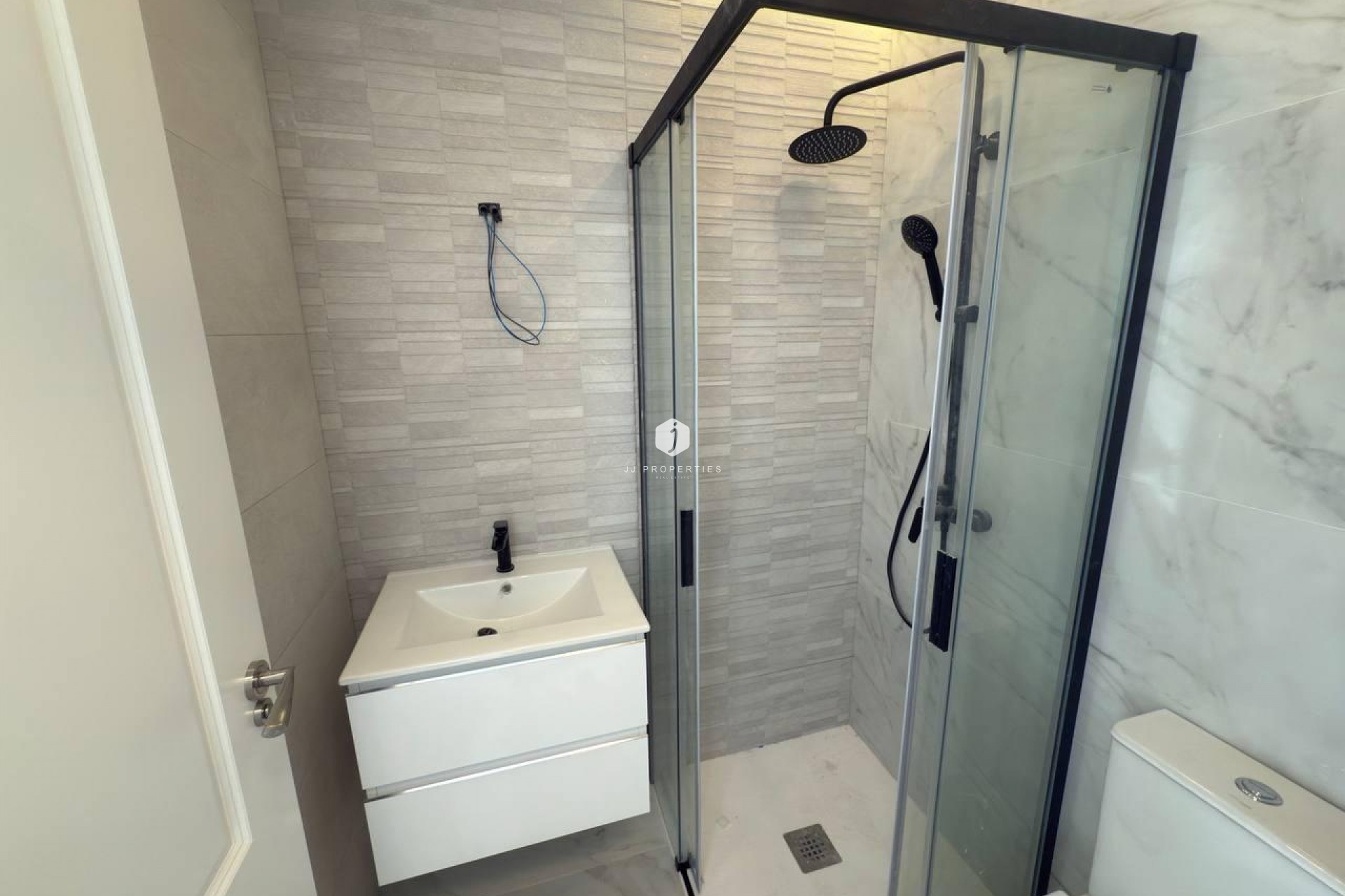 Resale - Chalet -
Torrevieja - aguas nuevas