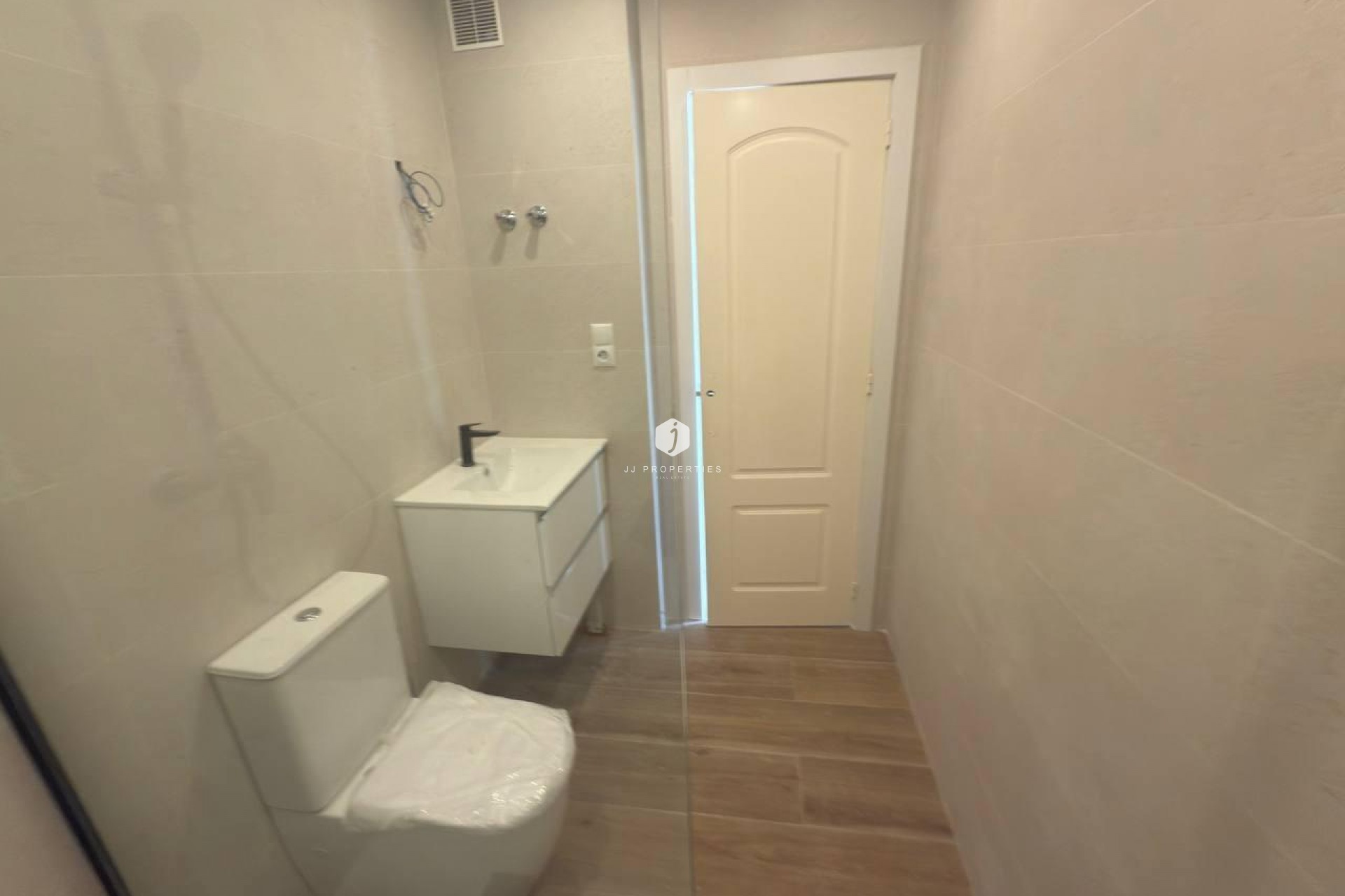 Resale - Chalet -
Torrevieja - aguas nuevas