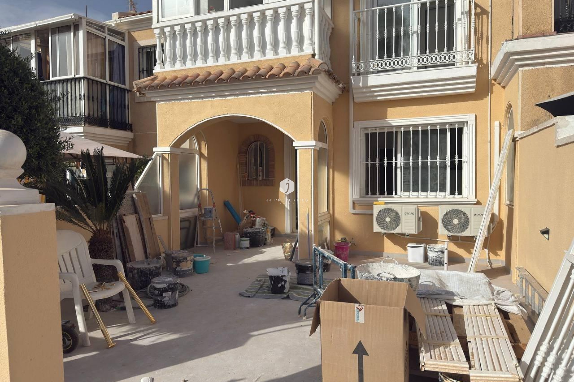 Resale - Chalet -
Torrevieja - aguas nuevas