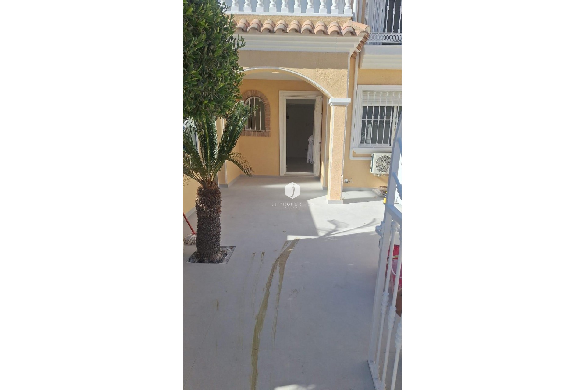Resale - Chalet -
Torrevieja - aguas nuevas