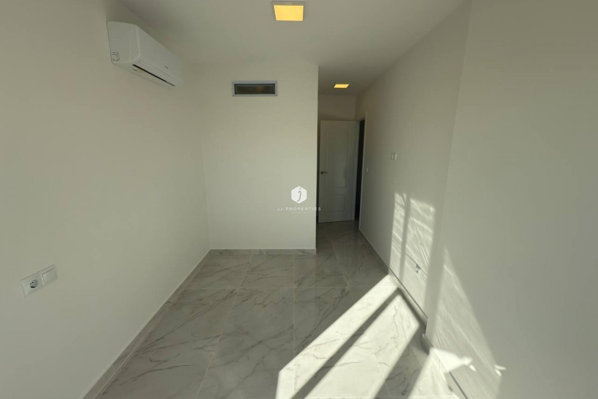 Resale - Chalet -
Torrevieja - aguas nuevas