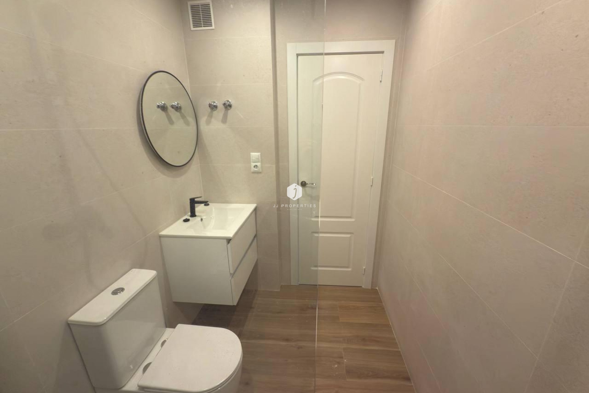 Resale - Chalet -
Torrevieja - aguas nuevas