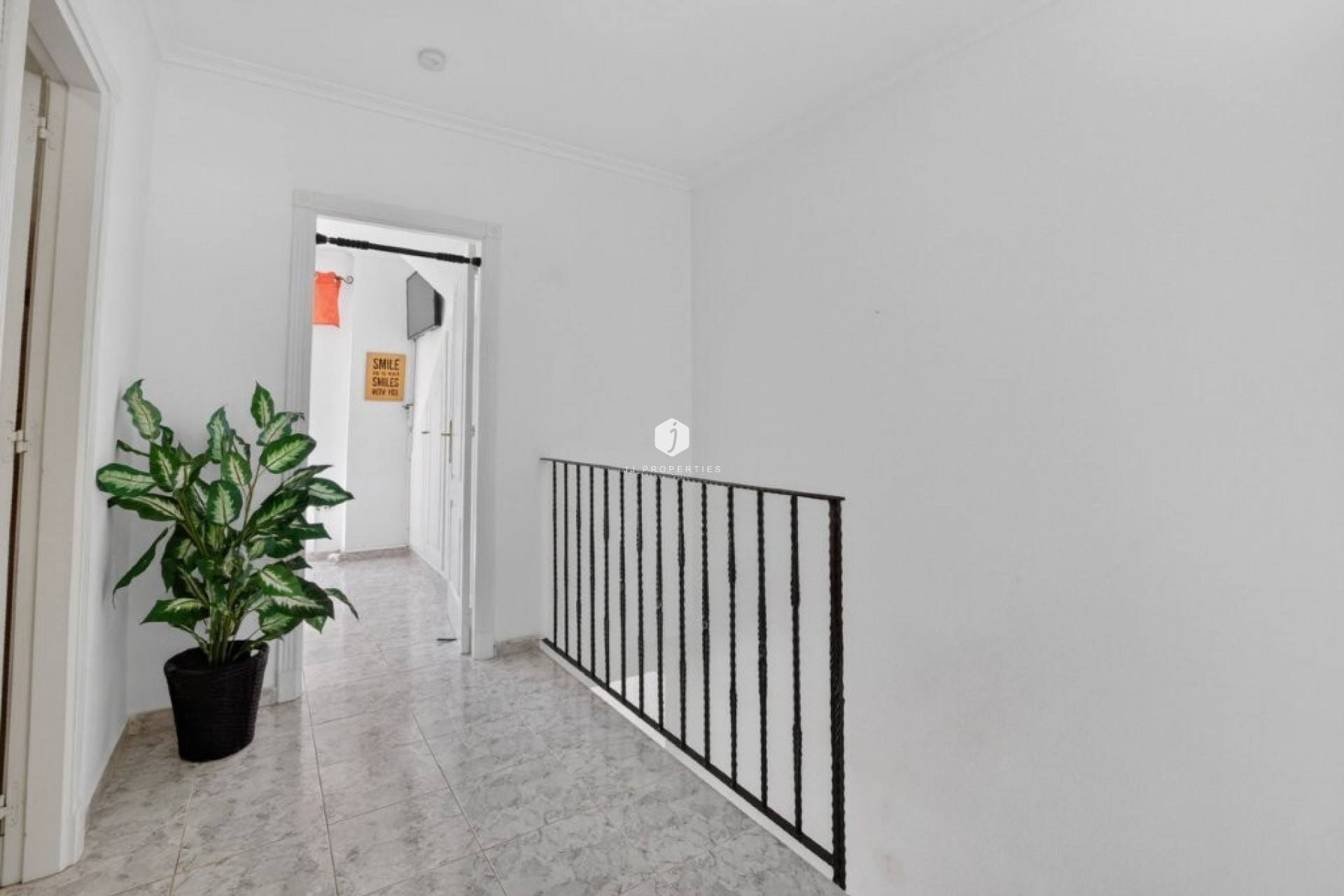 Resale - Chalet -
Torrevieja - aguas nuevas