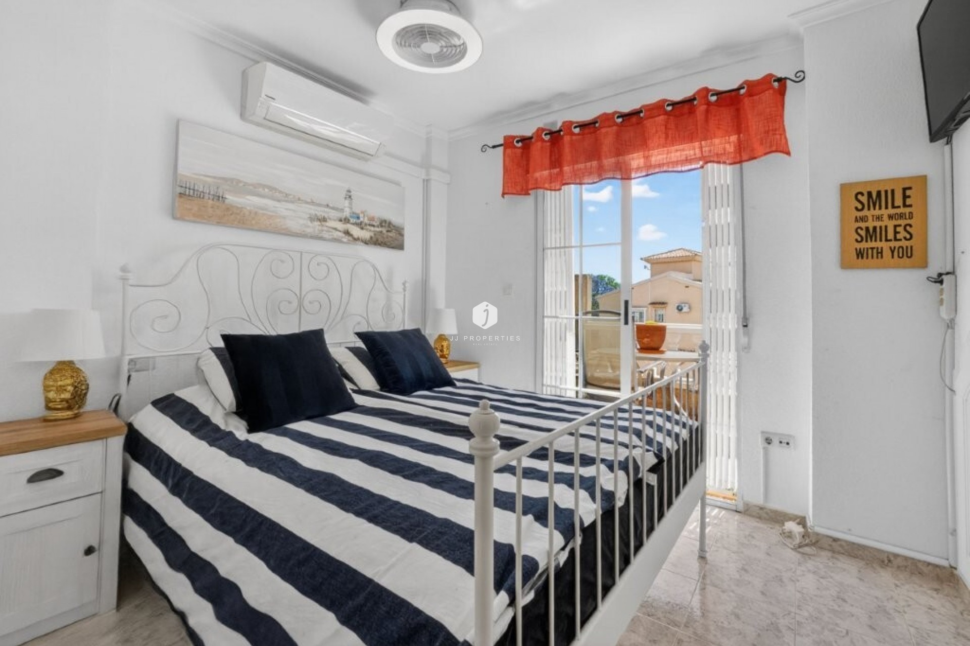 Resale - Chalet -
Torrevieja - aguas nuevas