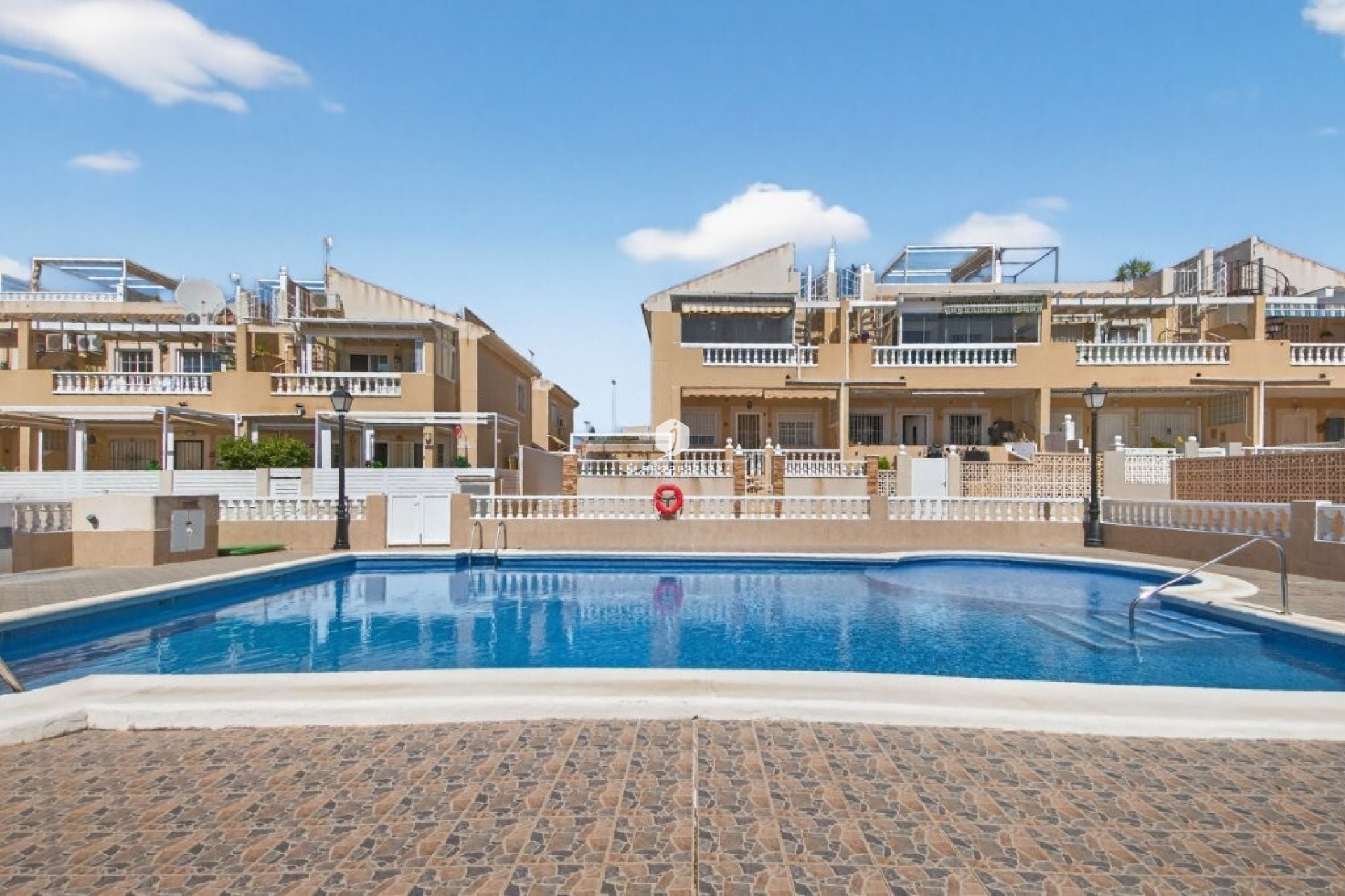Resale - Chalet -
Torrevieja - aguas nuevas