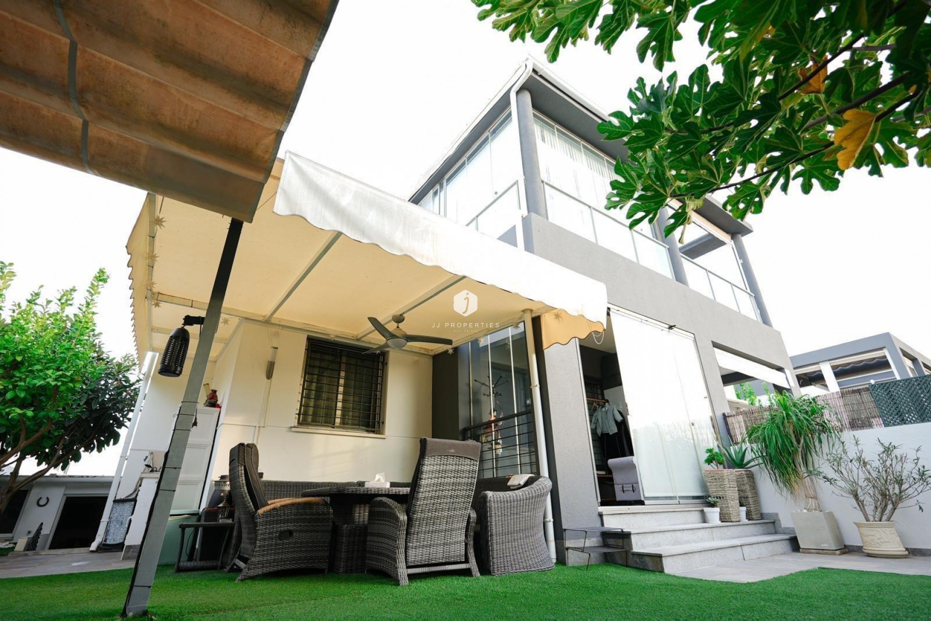 Resale - Chalet -
Torrevieja - aguas nuevas
