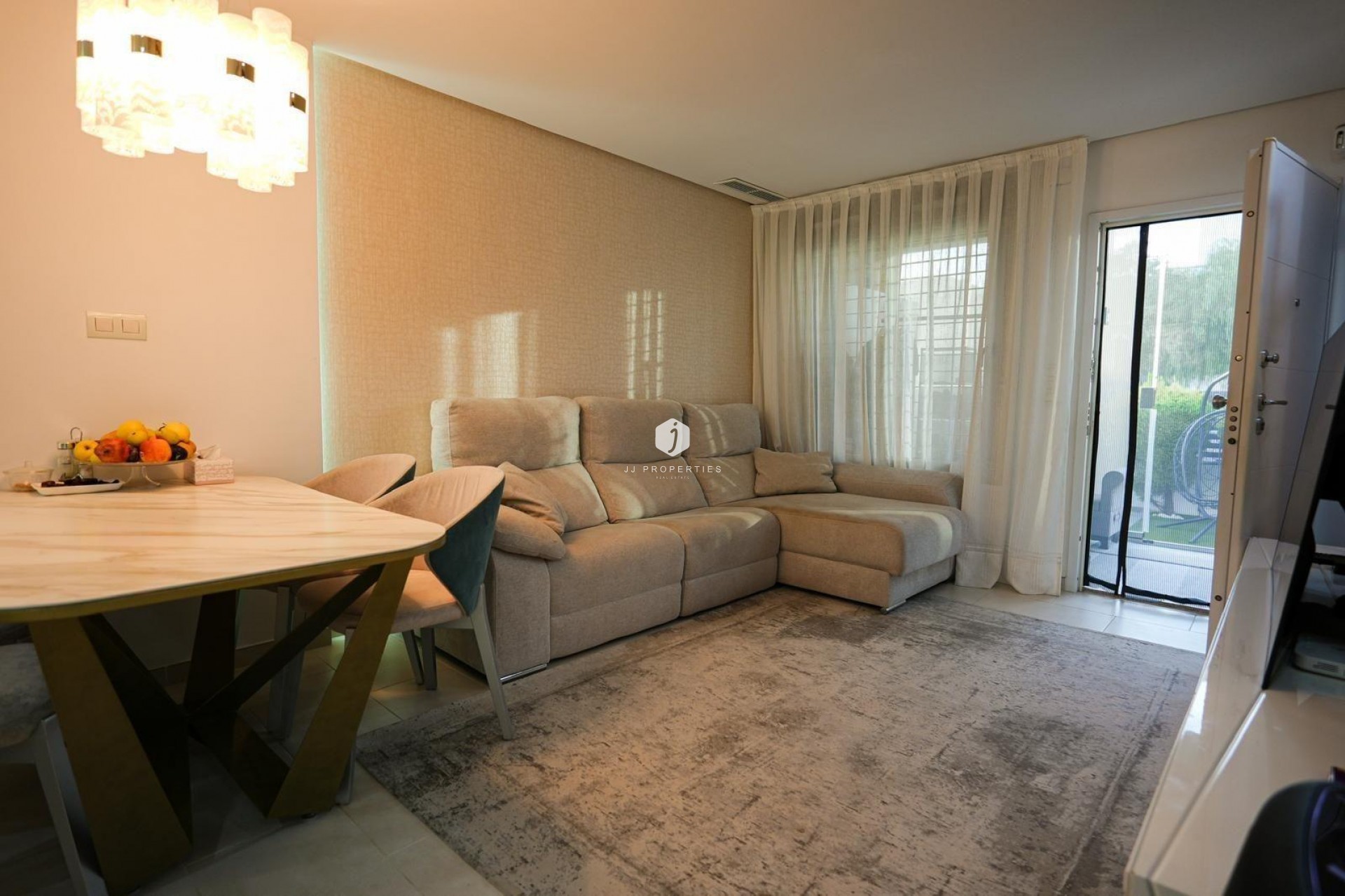 Resale - Chalet -
Torrevieja - aguas nuevas