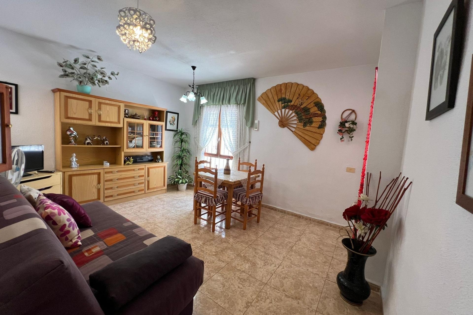 Resale - Chalet -
Torrevieja - Calas blanca