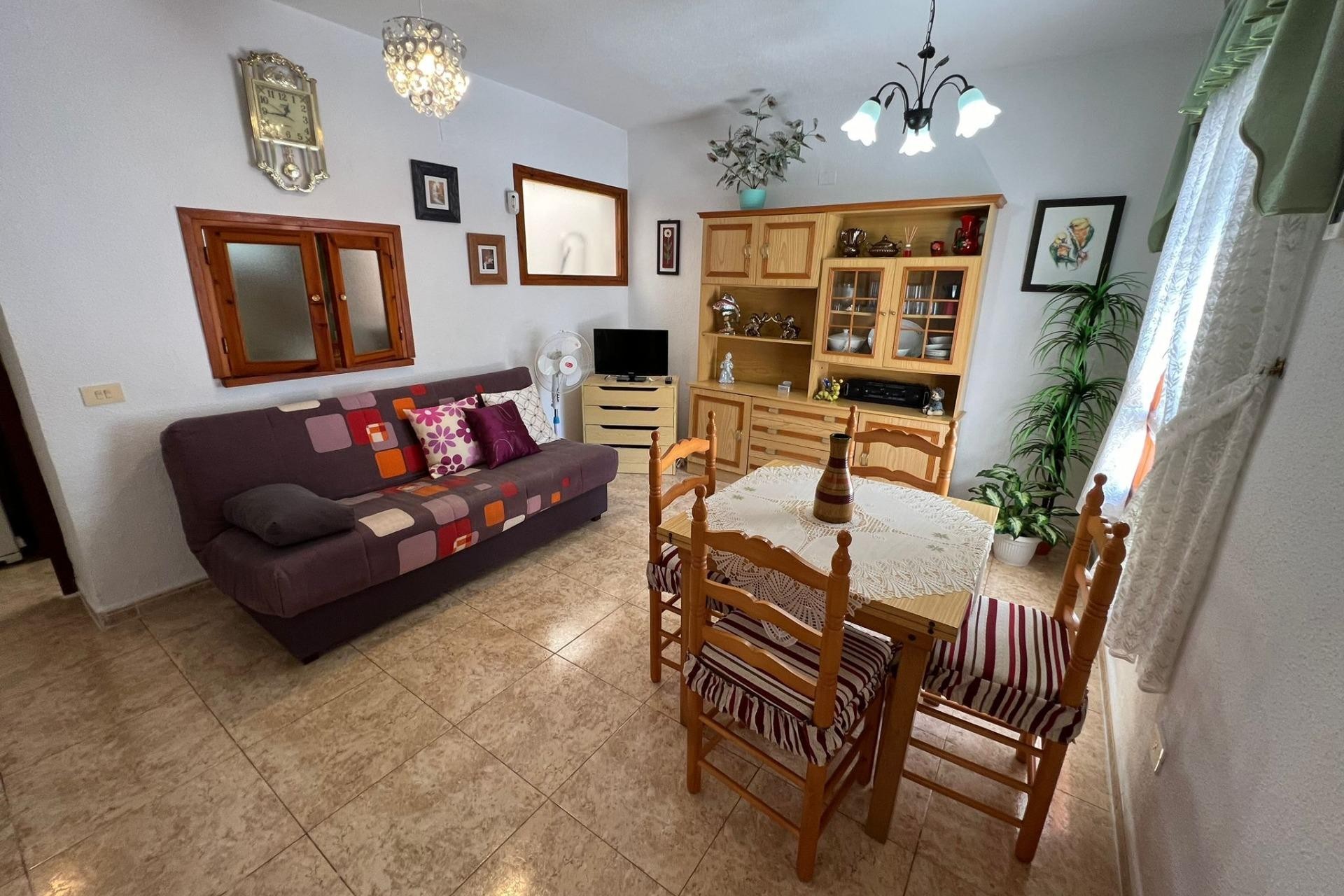 Resale - Chalet -
Torrevieja - Calas blanca