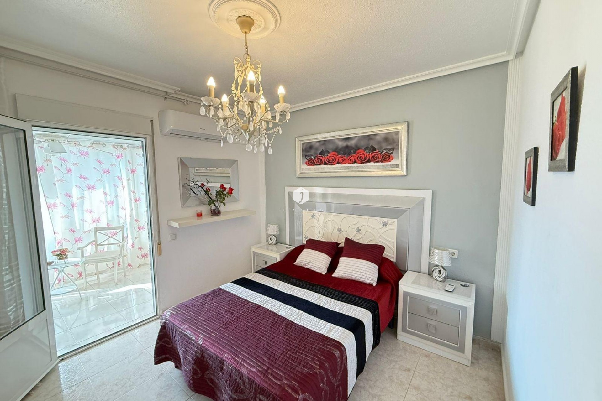 Resale - Chalet -
Torrevieja - Calas blanca