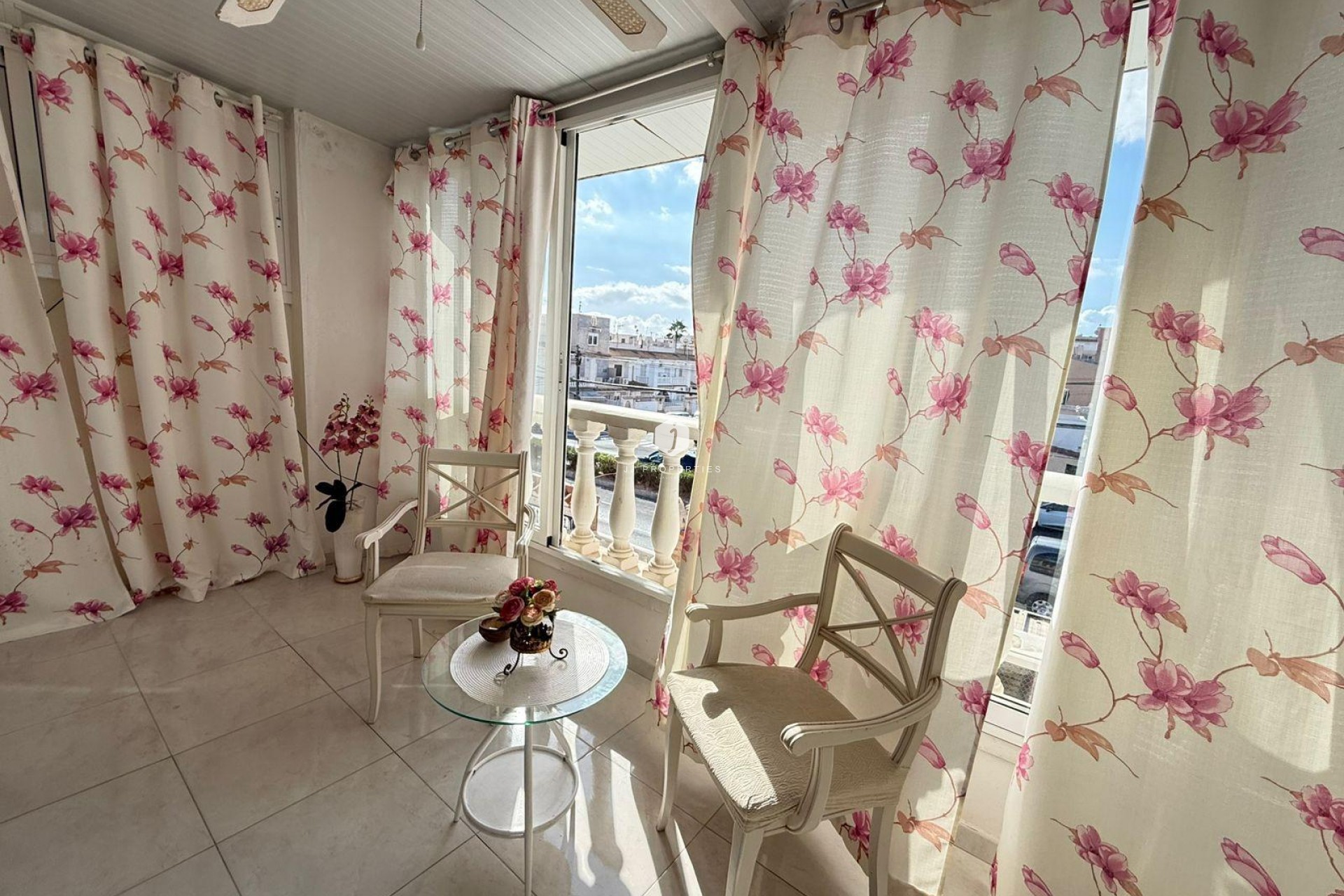 Resale - Chalet -
Torrevieja - Calas blanca