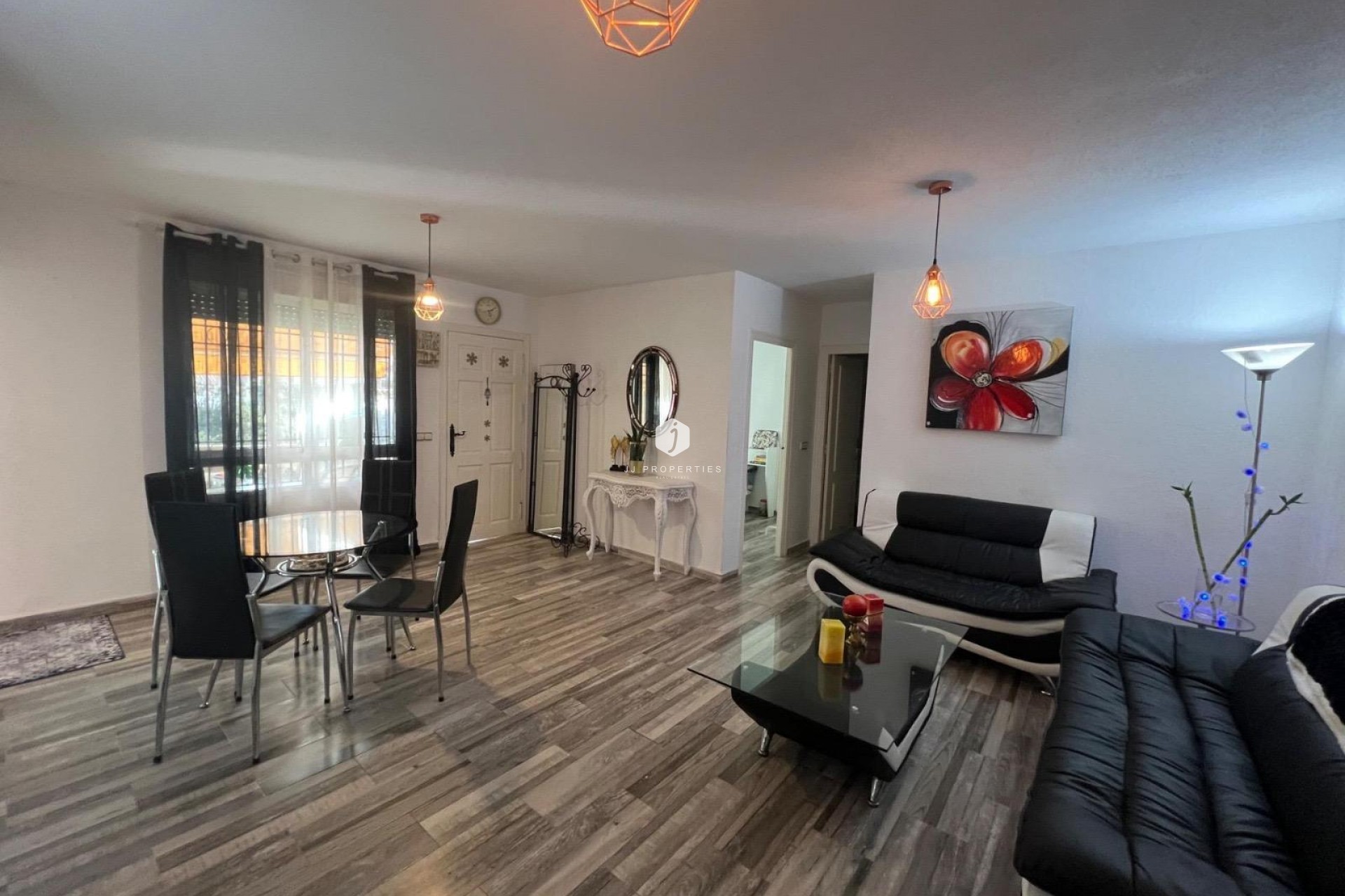 Resale - Chalet -
Torrevieja - Calas blanca