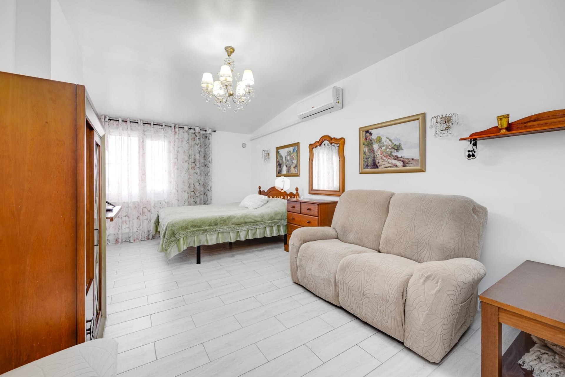 Resale - Chalet -
Torrevieja - Calas blanca
