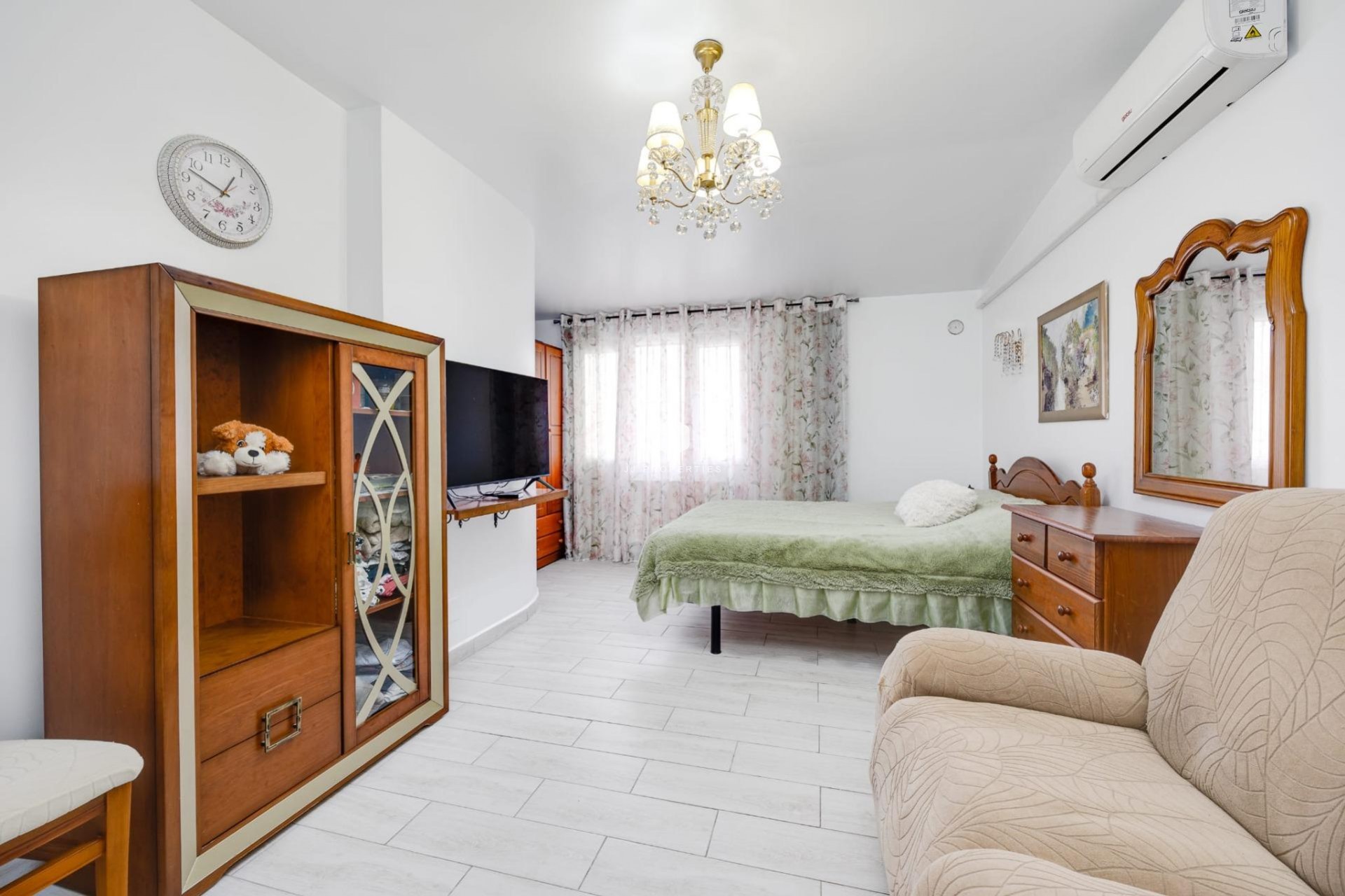 Resale - Chalet -
Torrevieja - Calas blanca