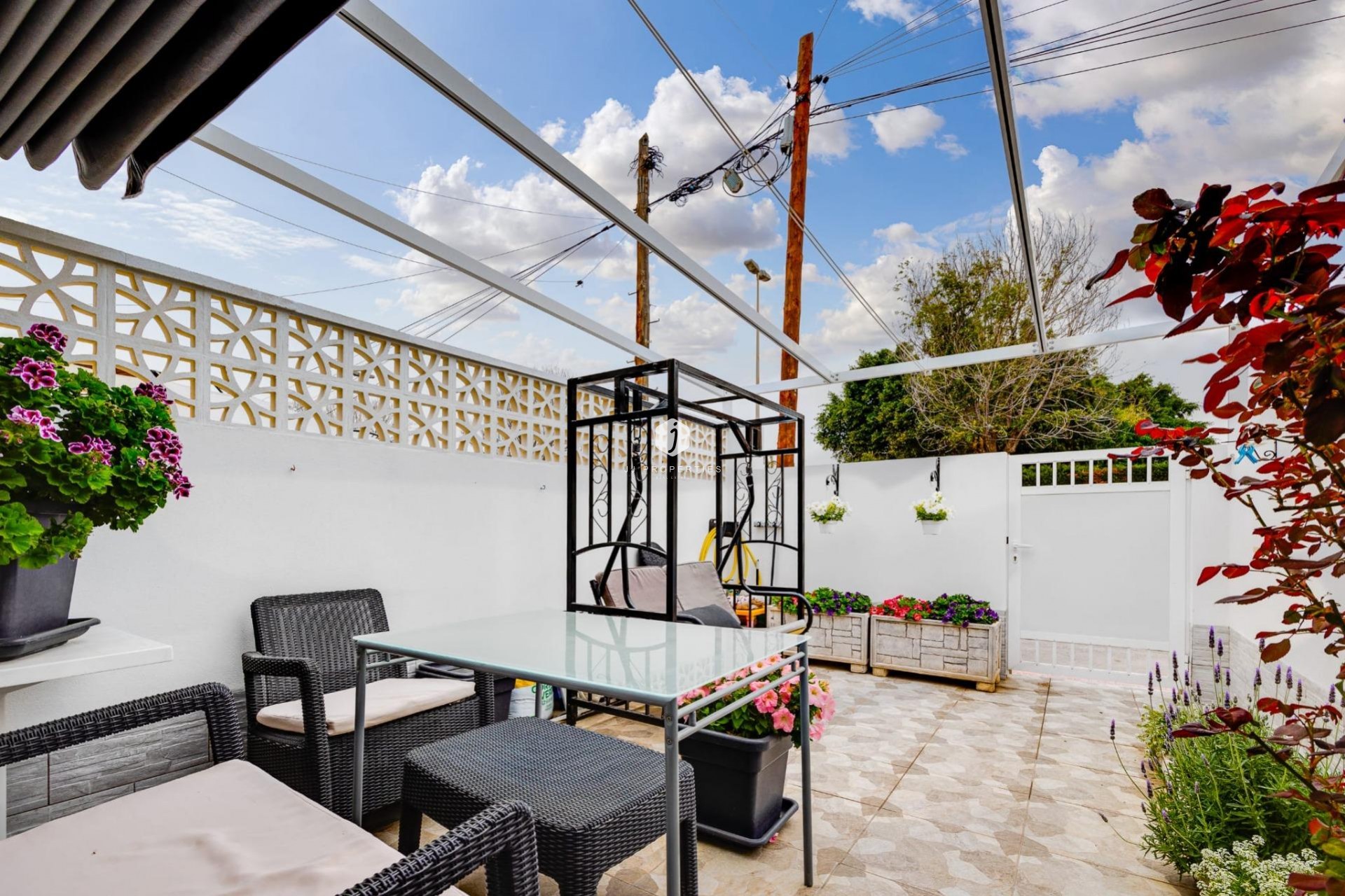 Resale - Chalet -
Torrevieja - Calas blanca