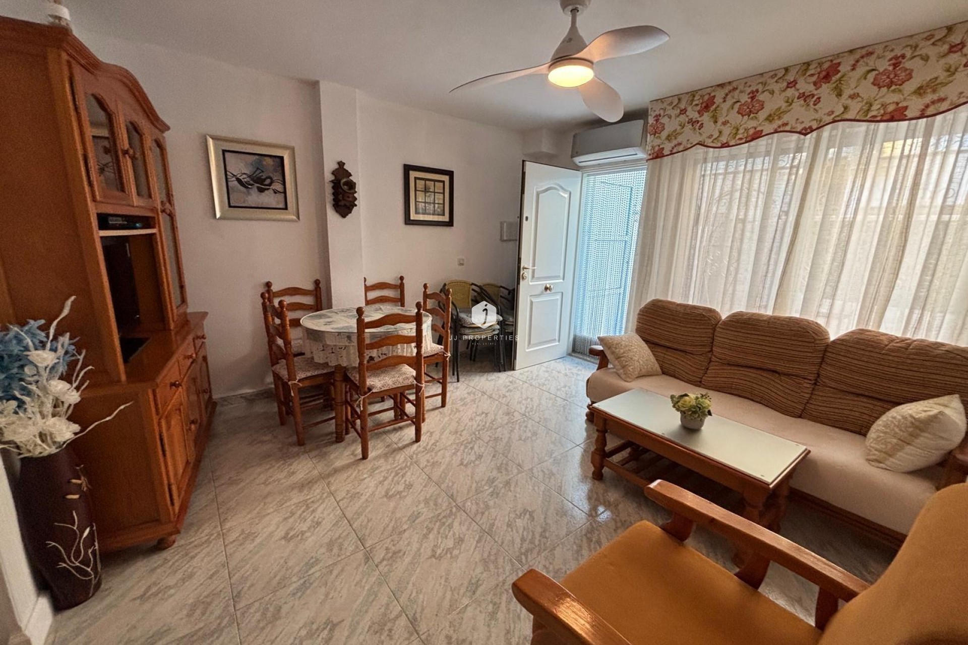 Resale - Chalet -
Torrevieja - Carrefour