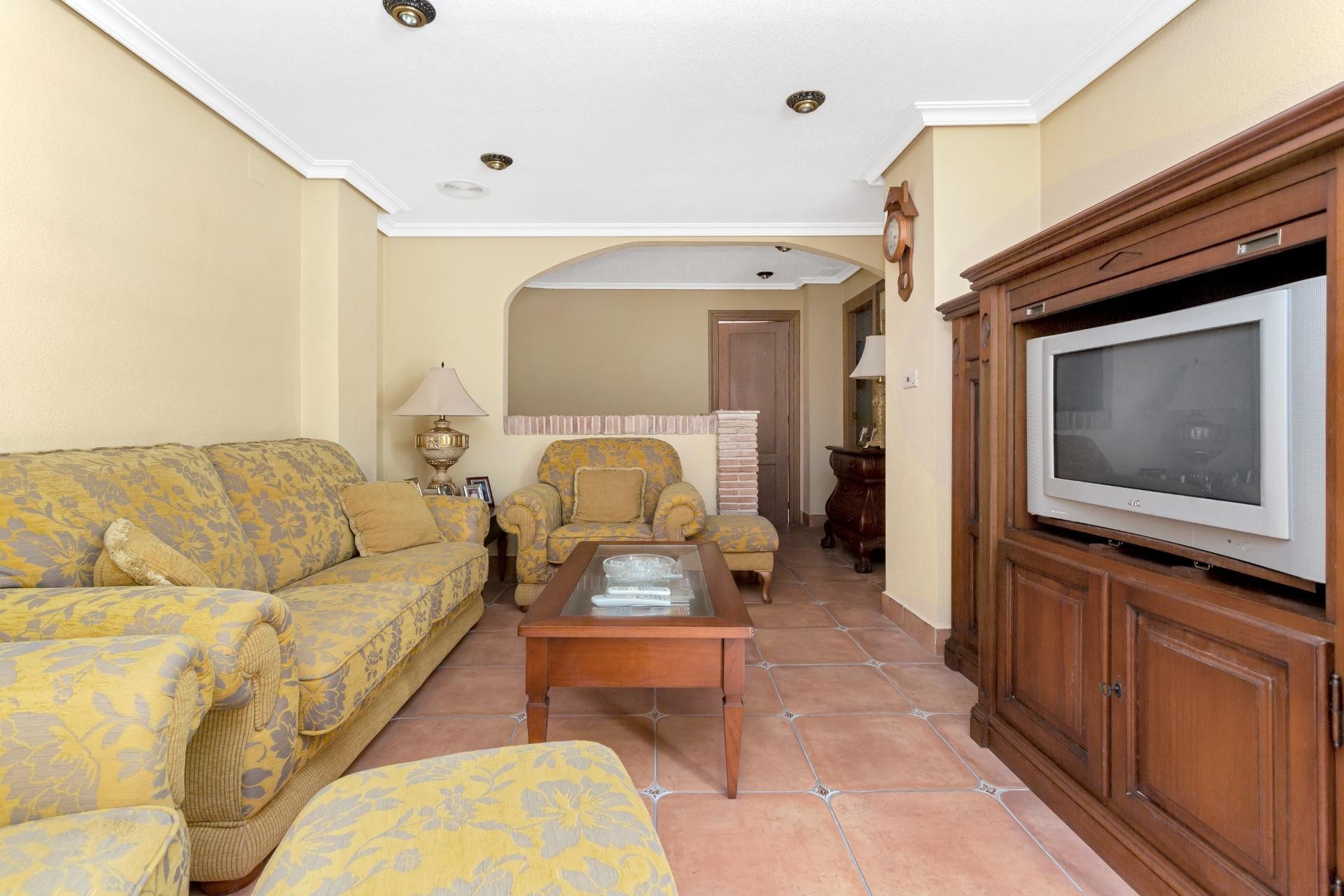 Resale - Chalet -
Torrevieja - Centro