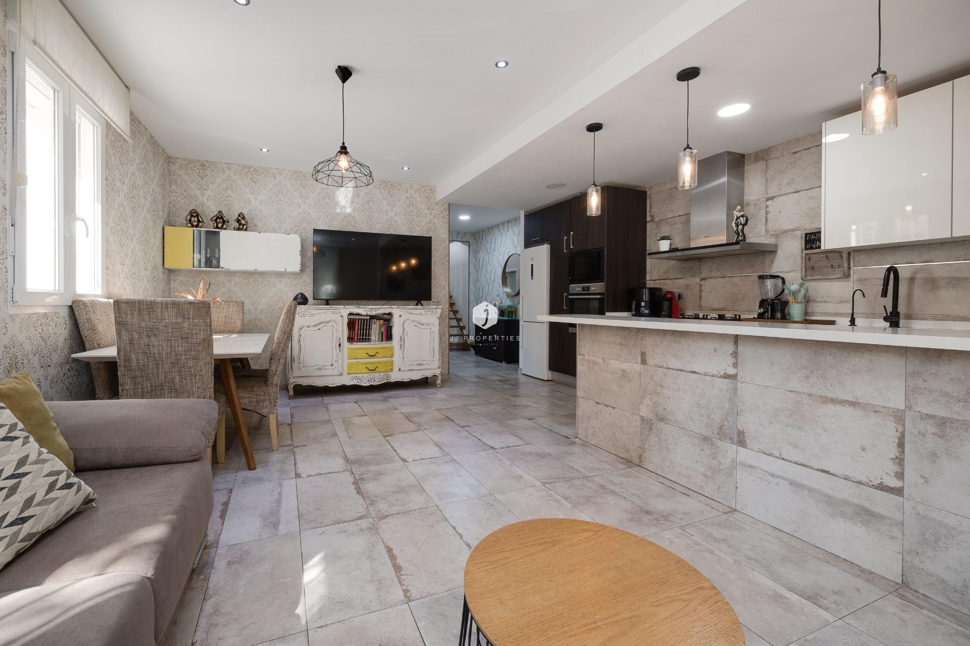 Resale - Chalet -
Torrevieja - Centro