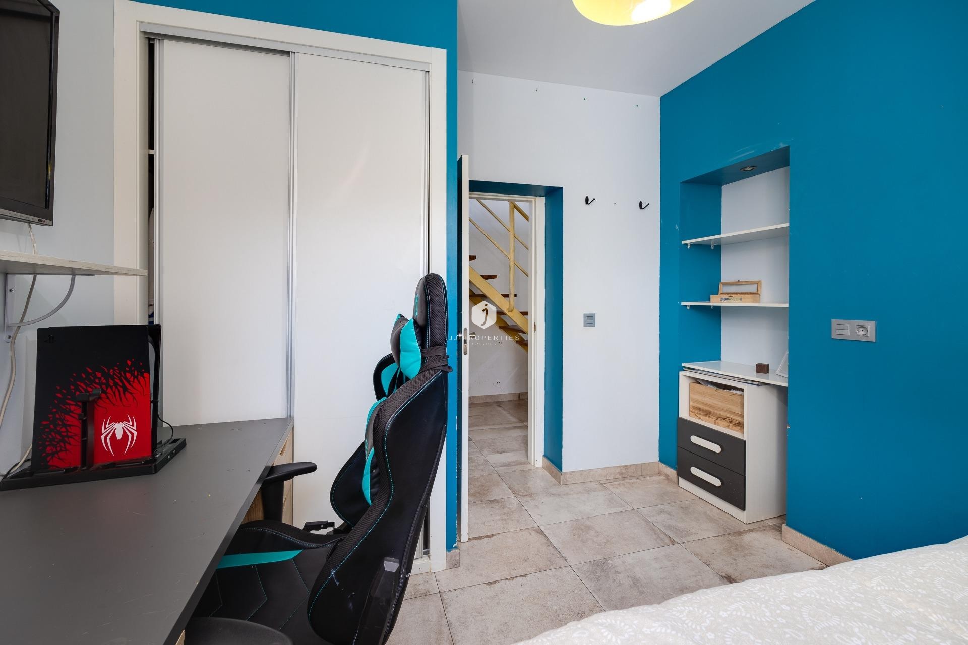 Resale - Chalet -
Torrevieja - Centro