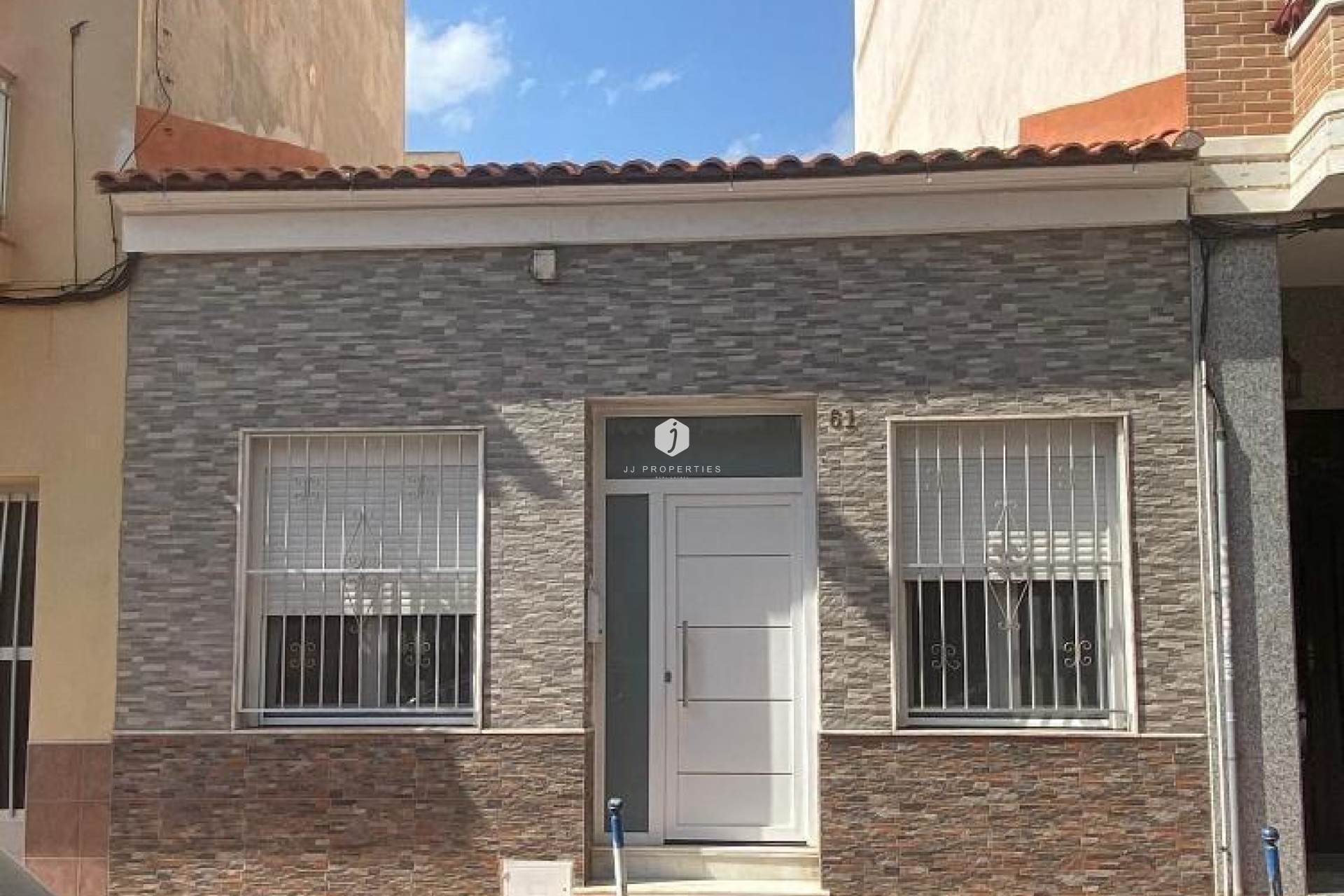 Resale - Chalet -
Torrevieja - Centro