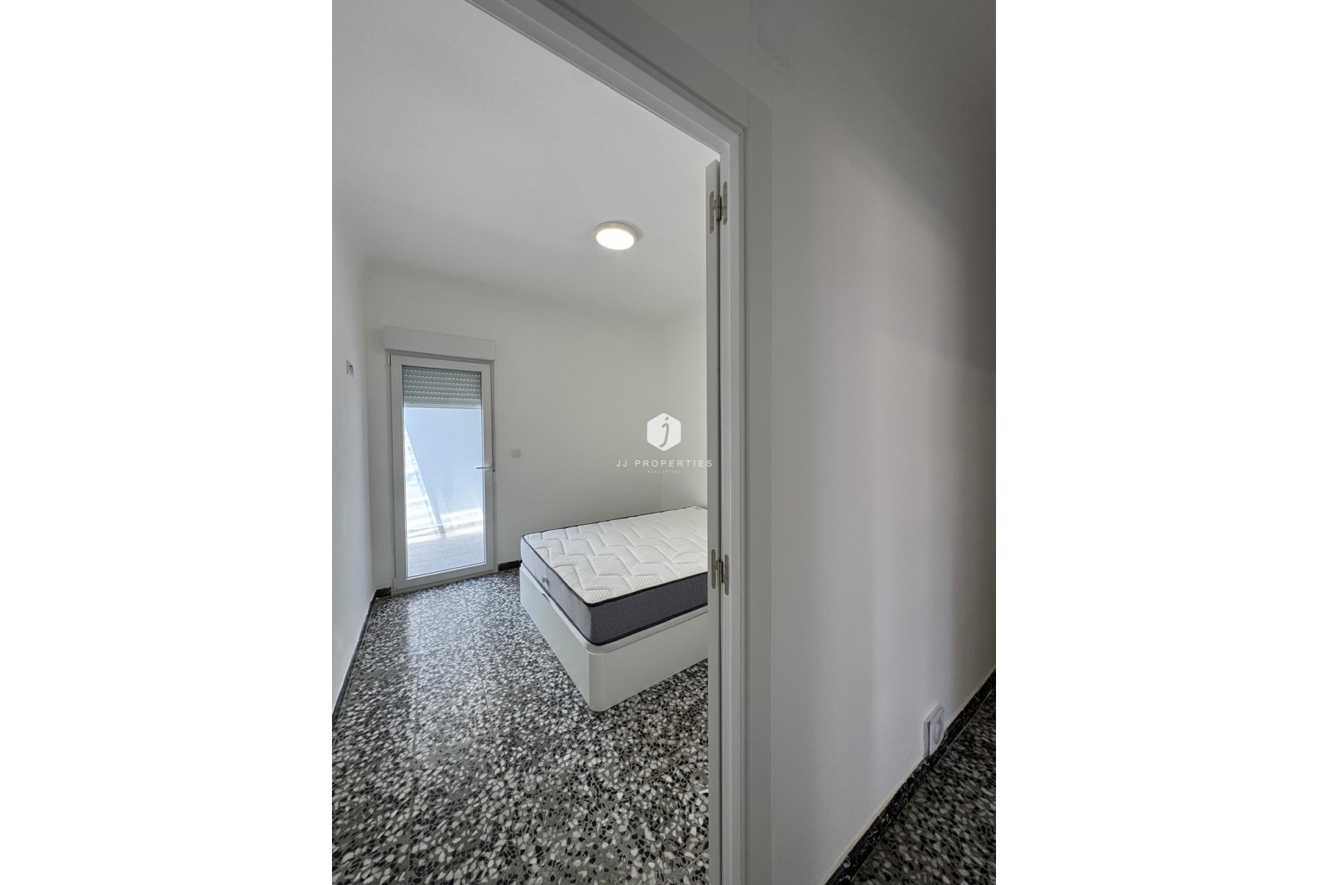 Resale - Chalet -
Torrevieja - Centro