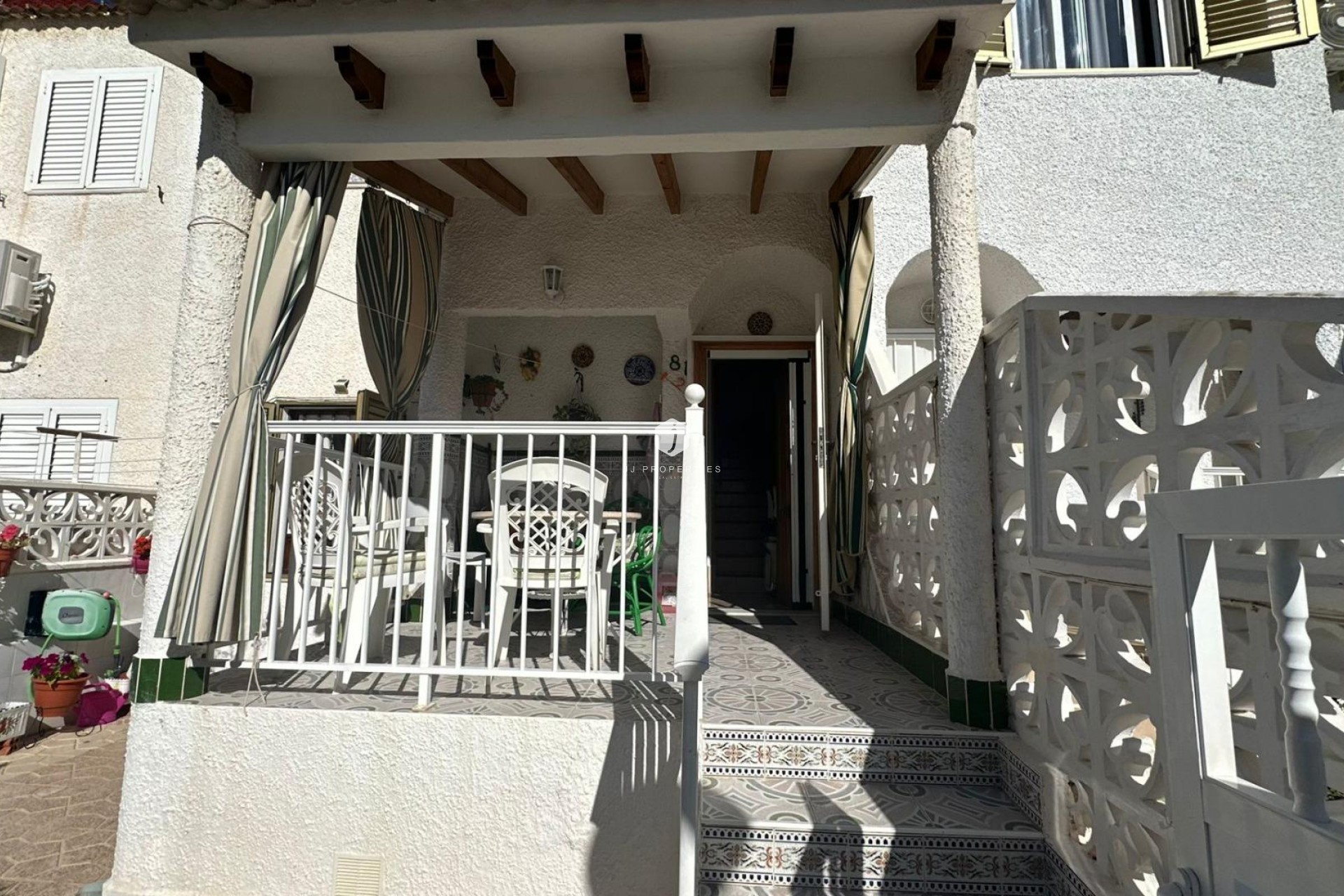 Resale - Chalet -
Torrevieja - Centro