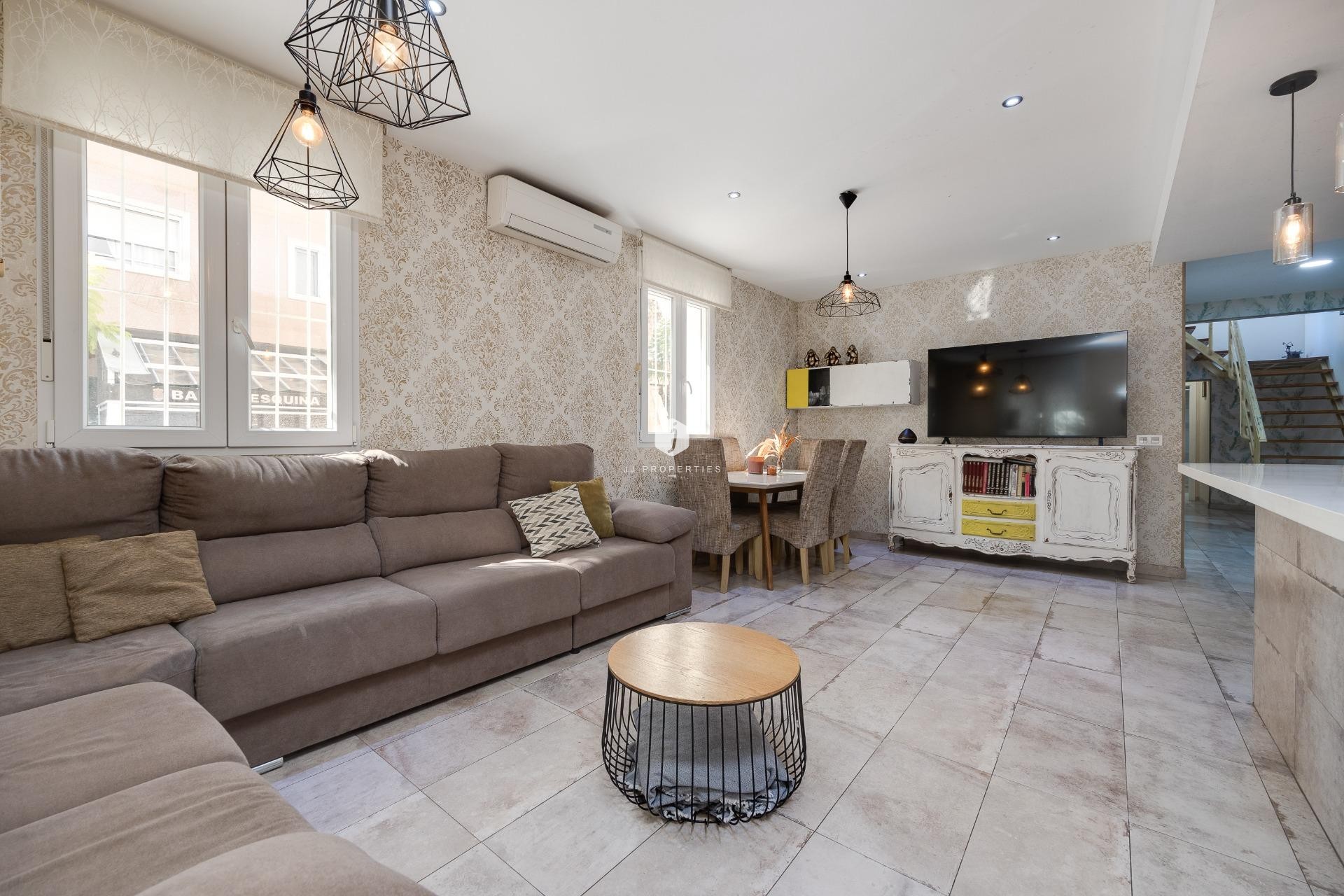 Resale - Chalet -
Torrevieja - Centro