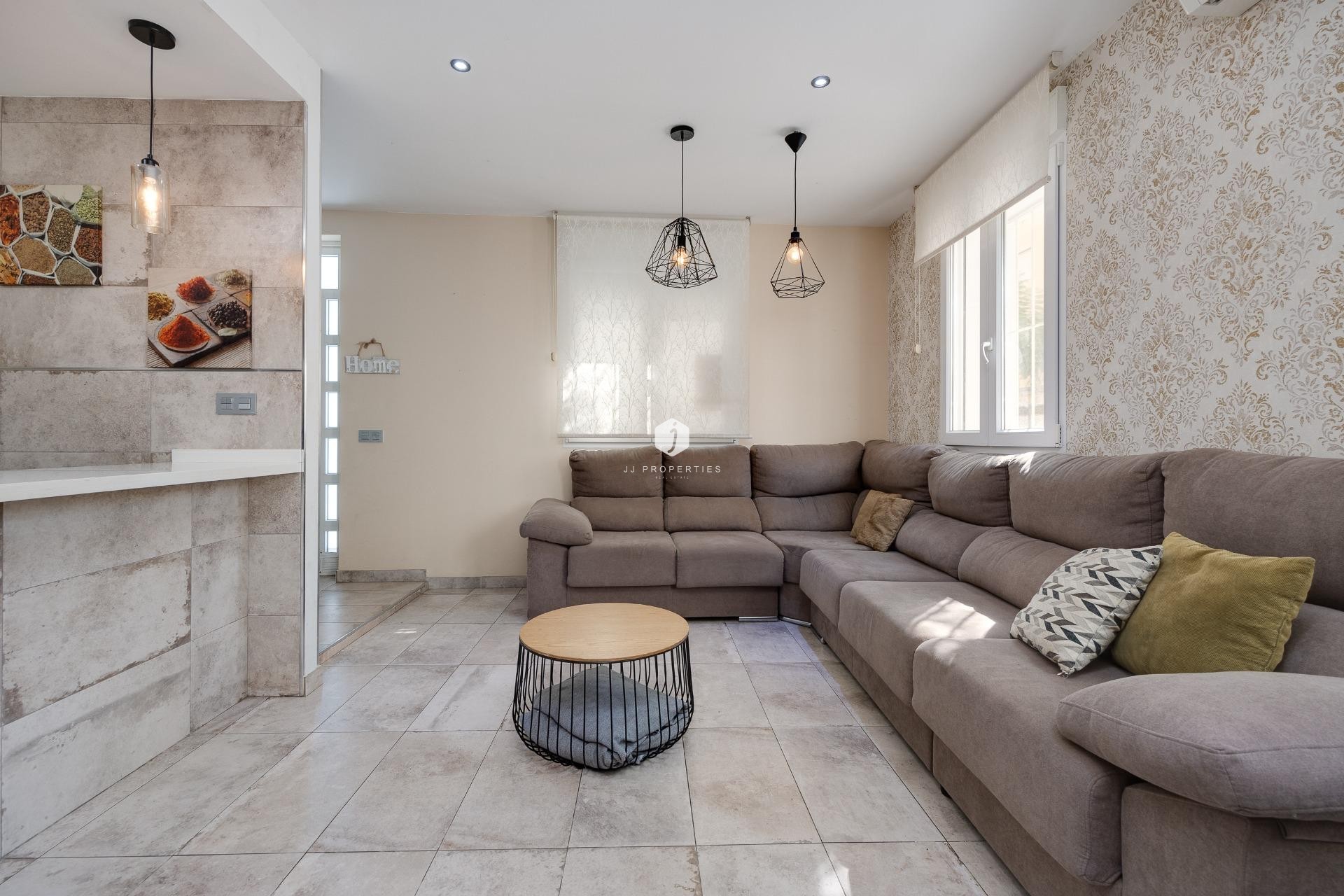 Resale - Chalet -
Torrevieja - Centro