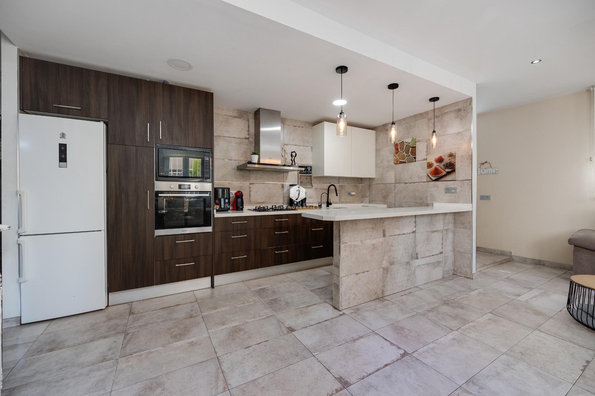 Resale - Chalet -
Torrevieja - Centro