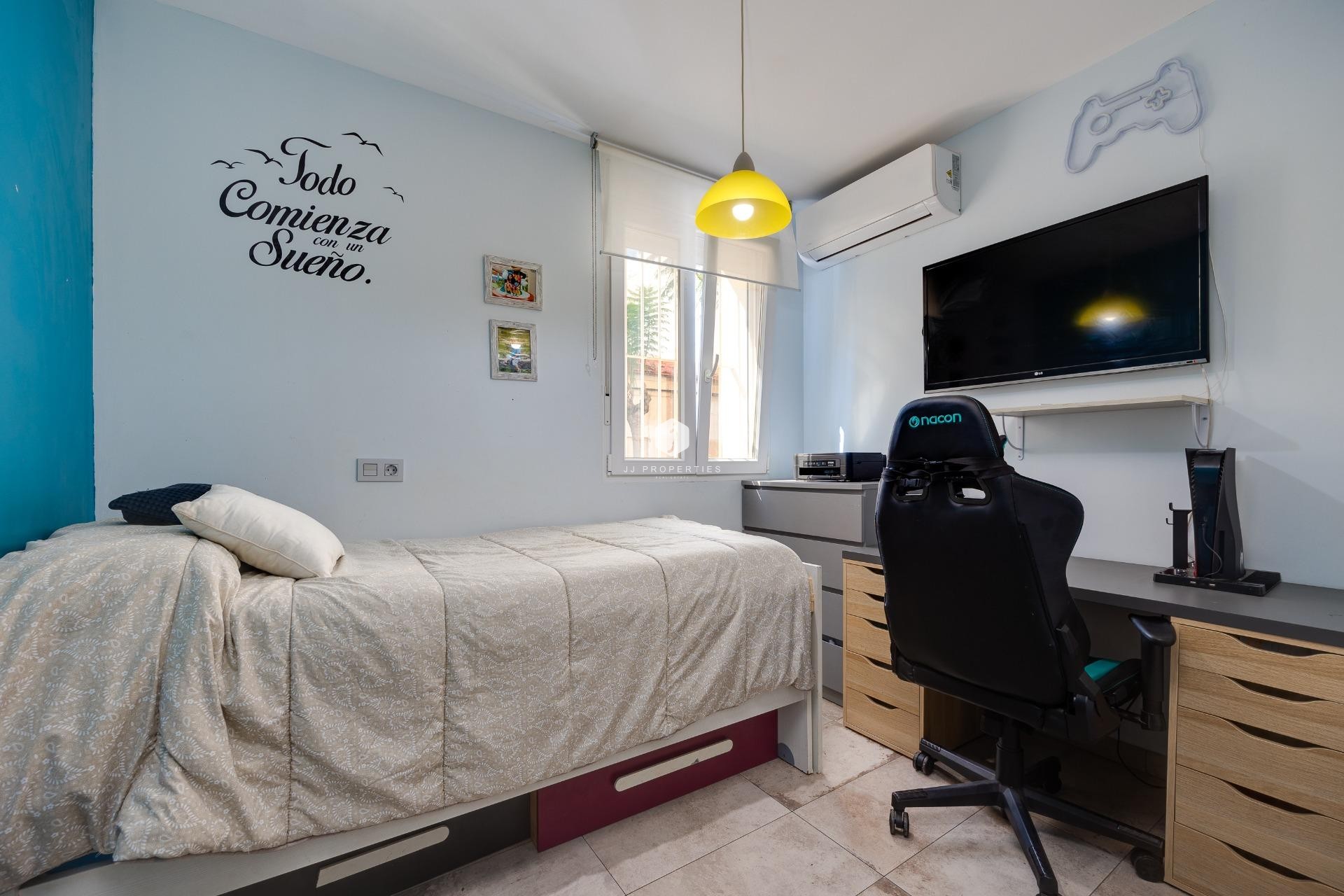 Resale - Chalet -
Torrevieja - Centro