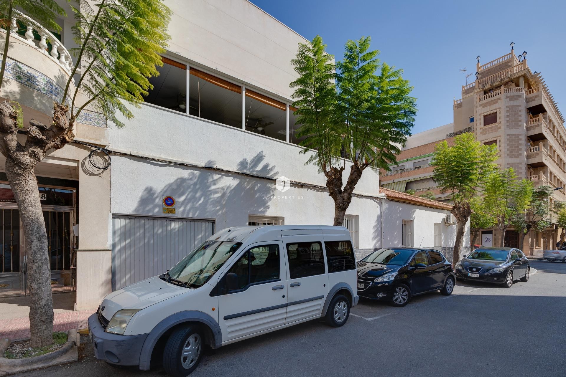 Resale - Chalet -
Torrevieja - Centro