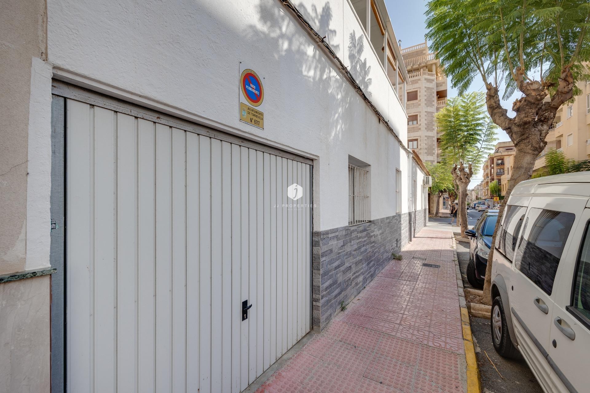 Resale - Chalet -
Torrevieja - Centro