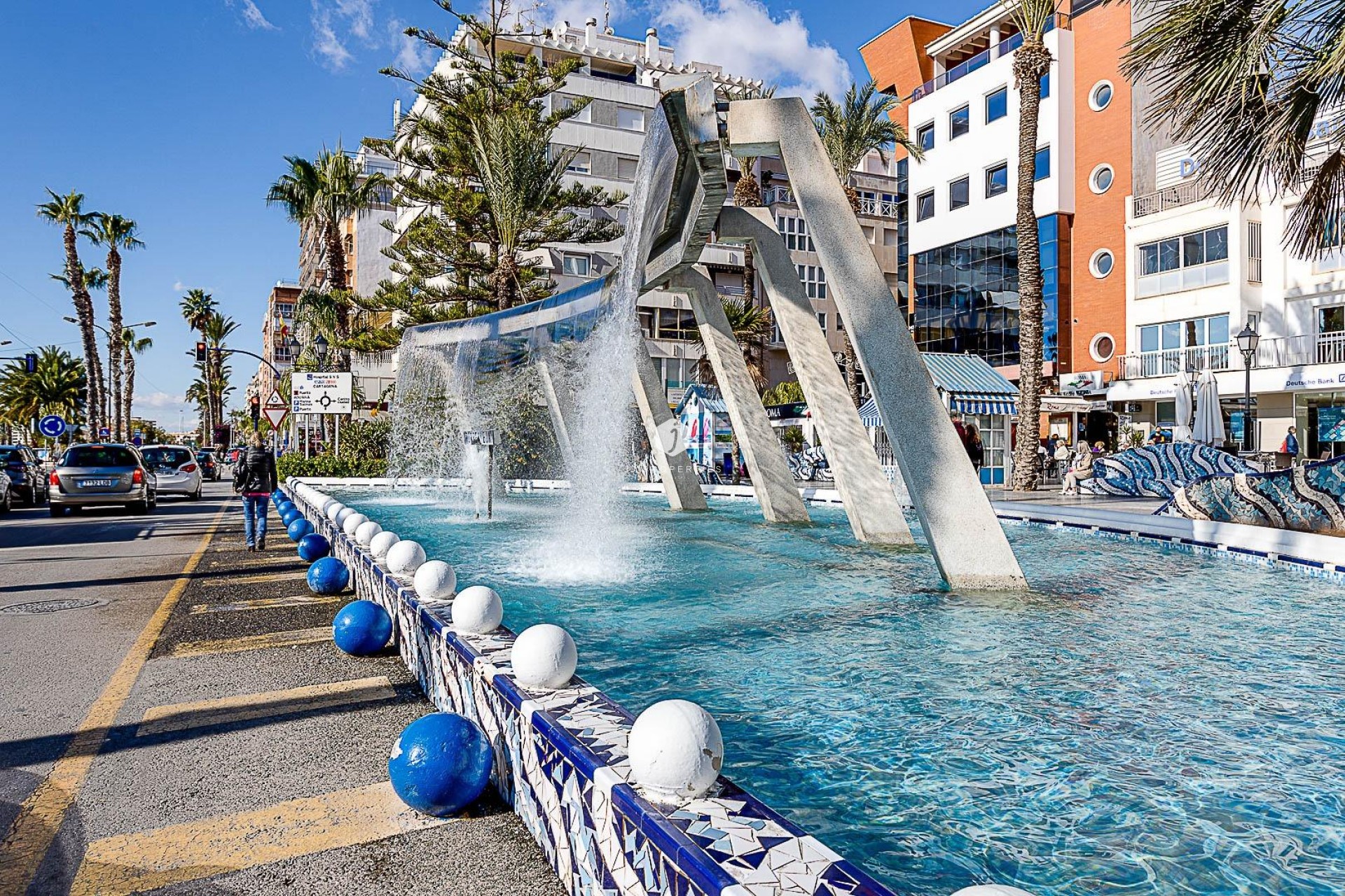 Resale - Chalet -
Torrevieja - Centro