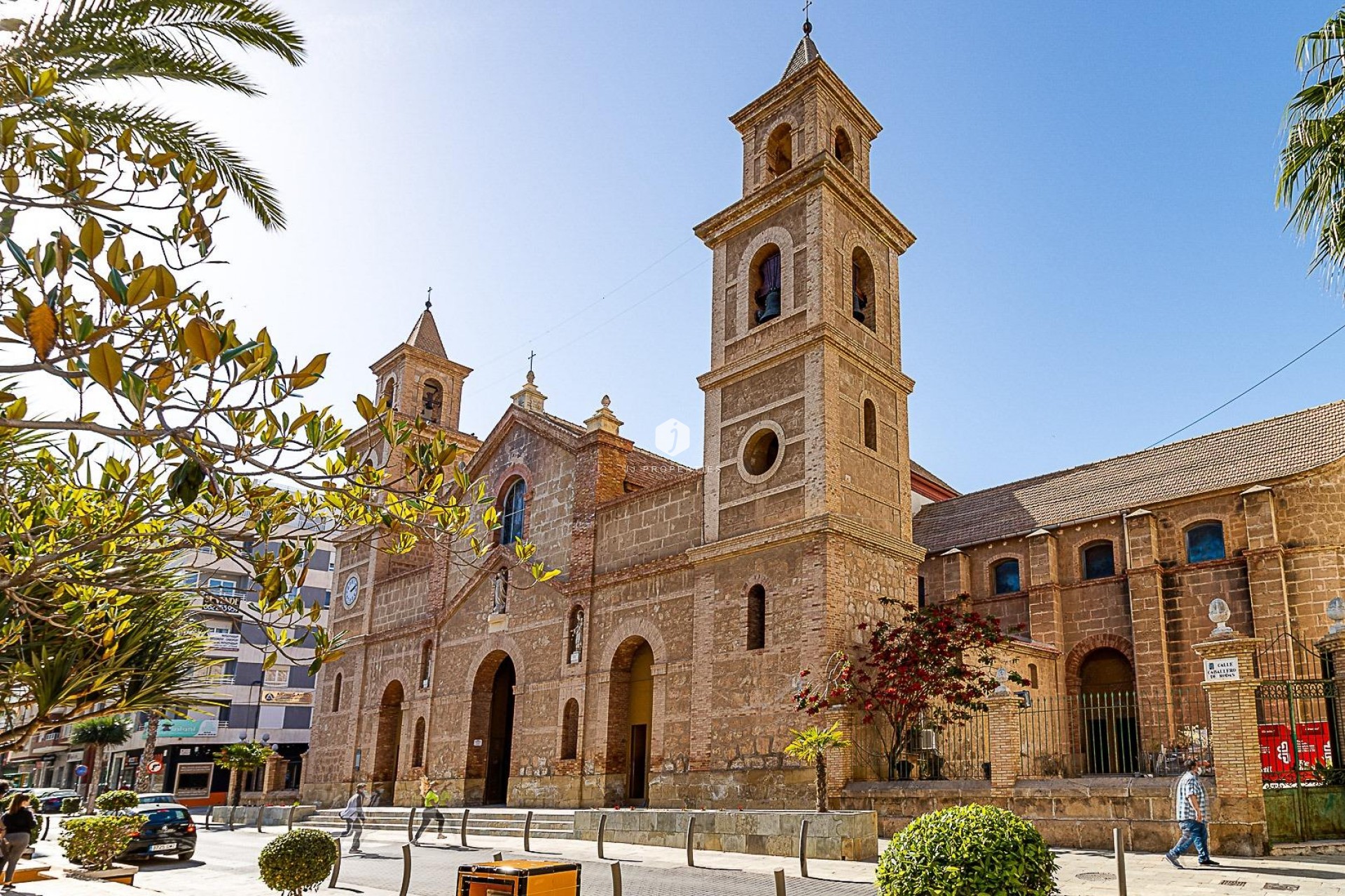 Resale - Chalet -
Torrevieja - Centro