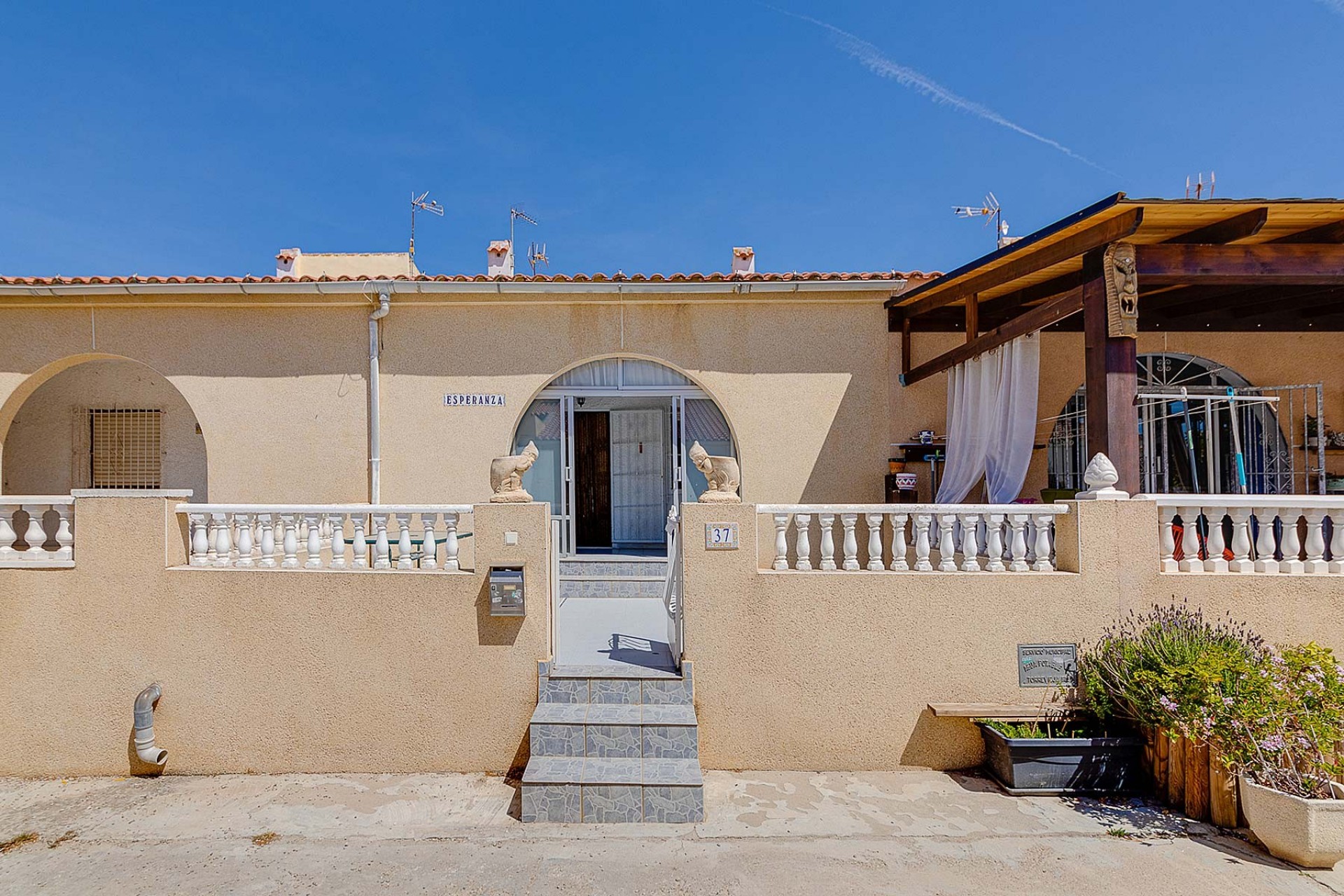 Resale - Chalet -
Torrevieja - Costa Blanca