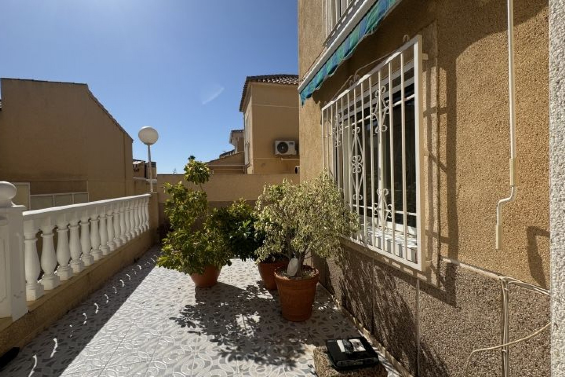 Resale - Chalet -
Torrevieja - Costa Blanca