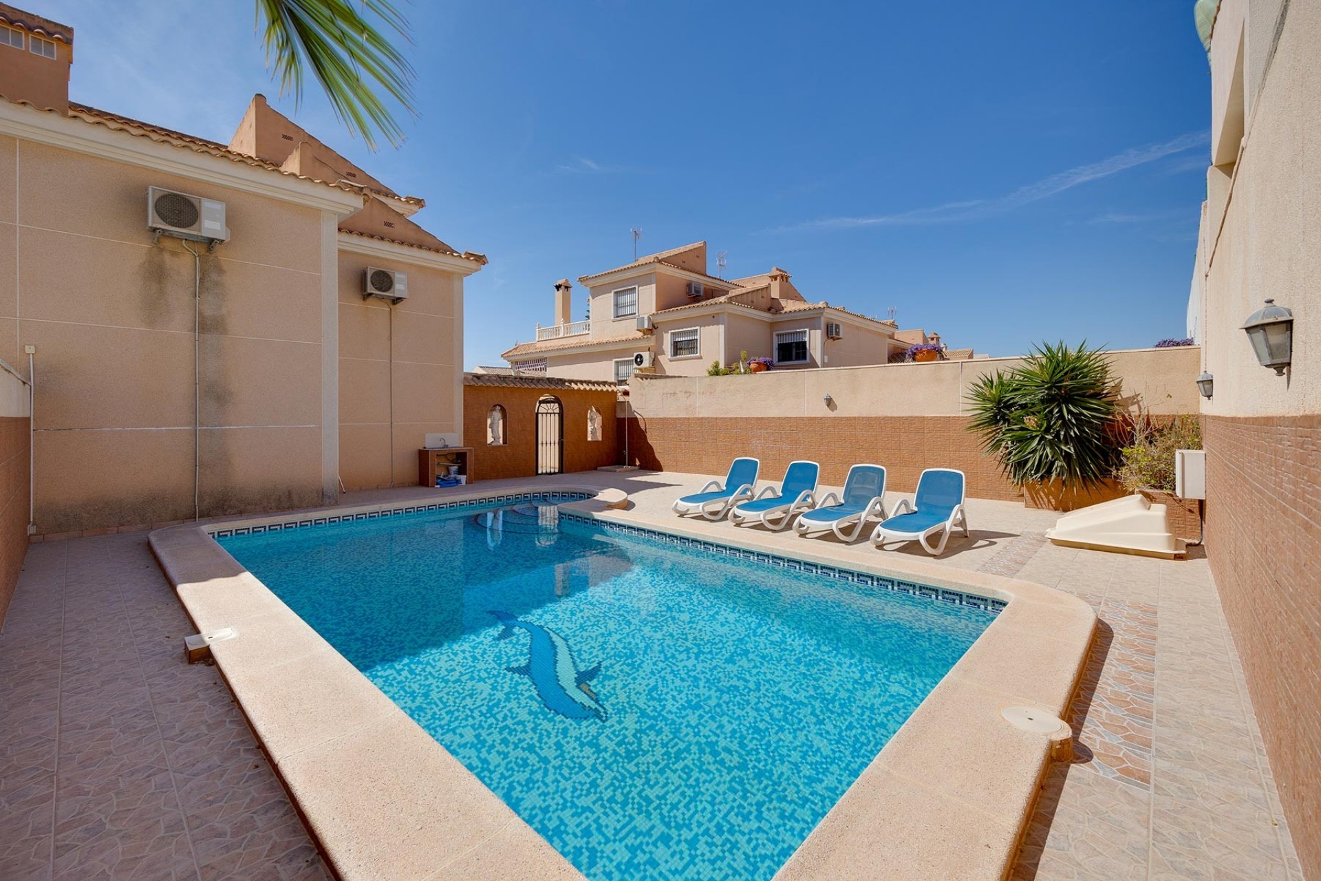 Resale - Chalet -
Torrevieja - Costa Blanca