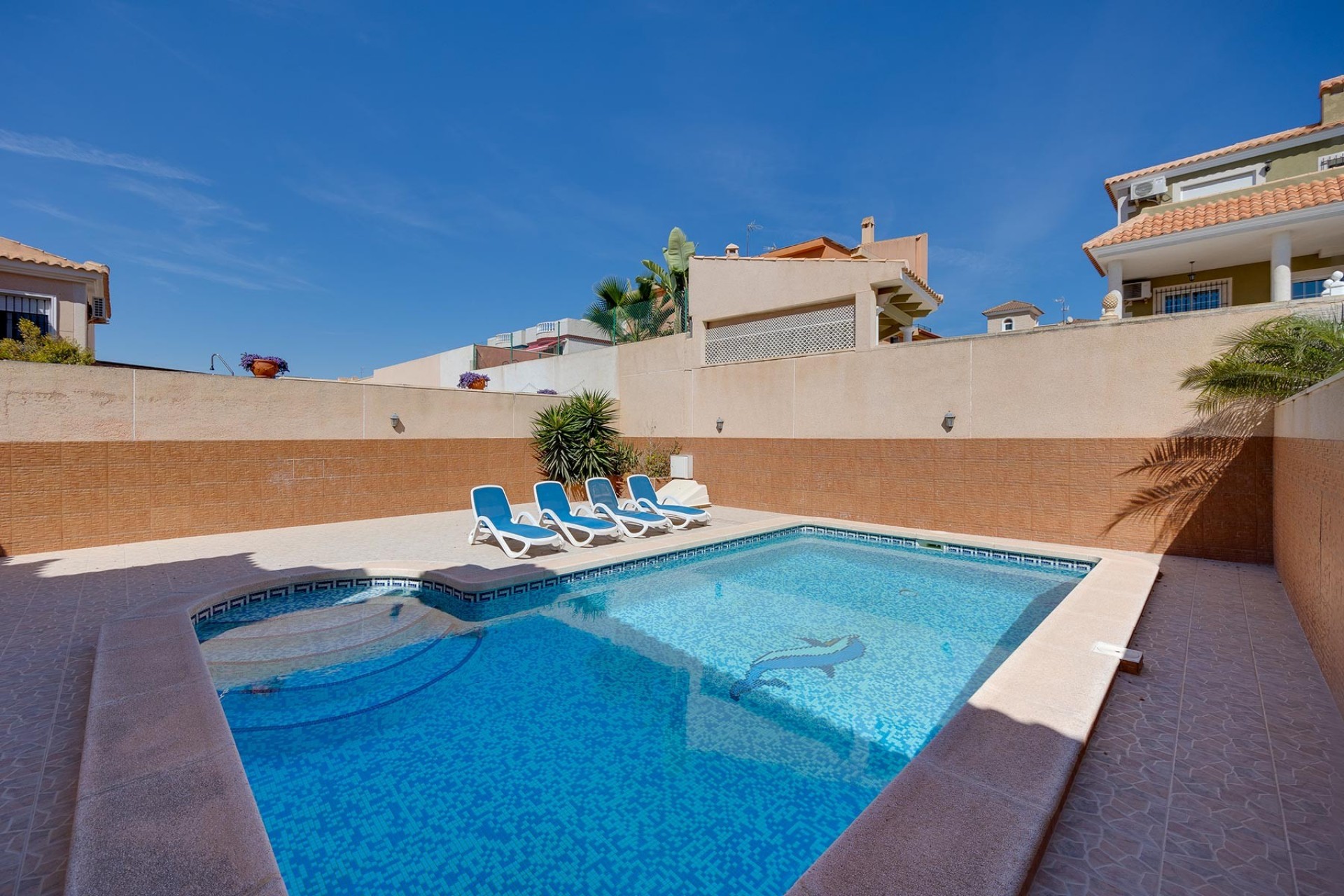 Resale - Chalet -
Torrevieja - Costa Blanca