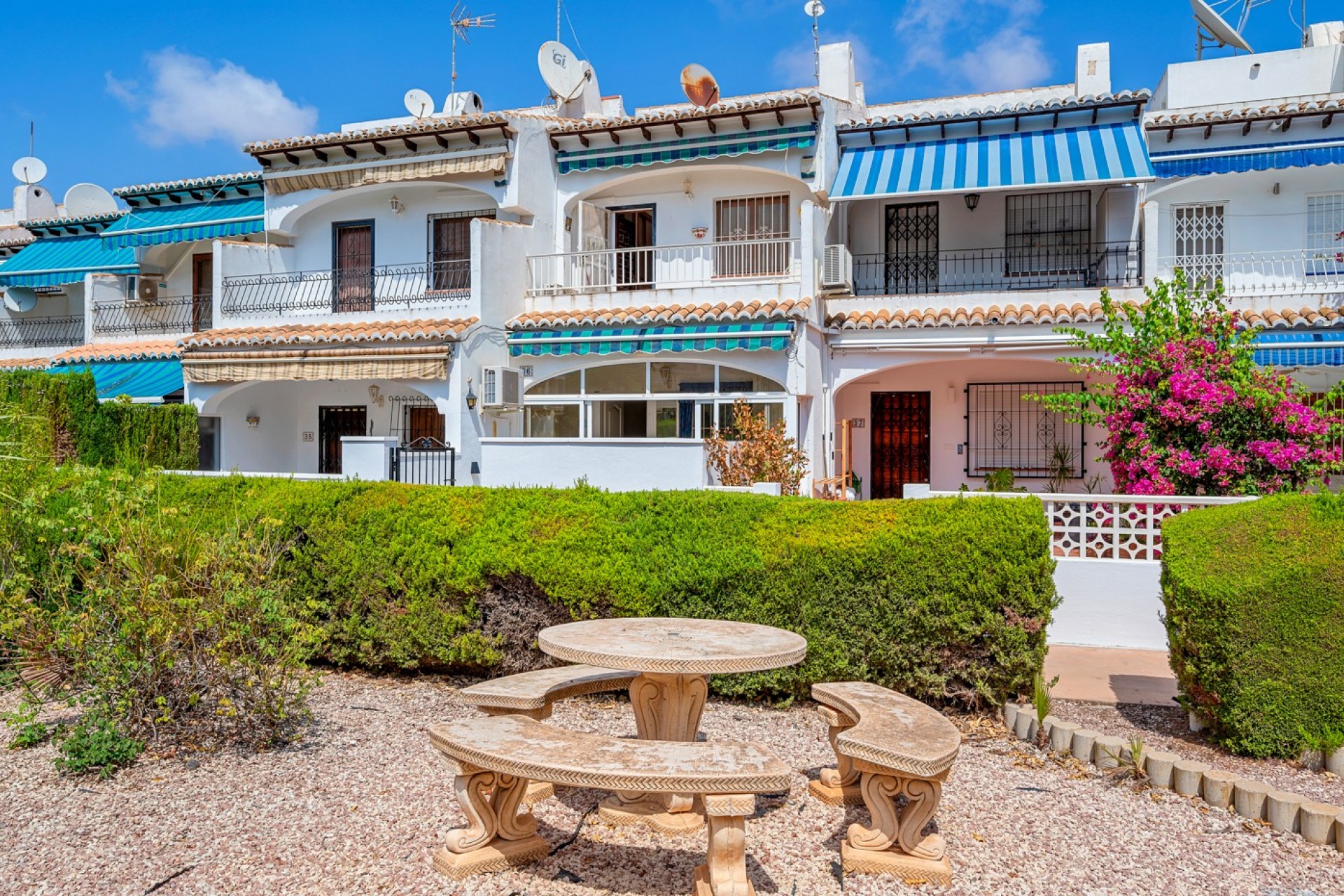 Resale - Chalet -
Torrevieja - Costa Blanca