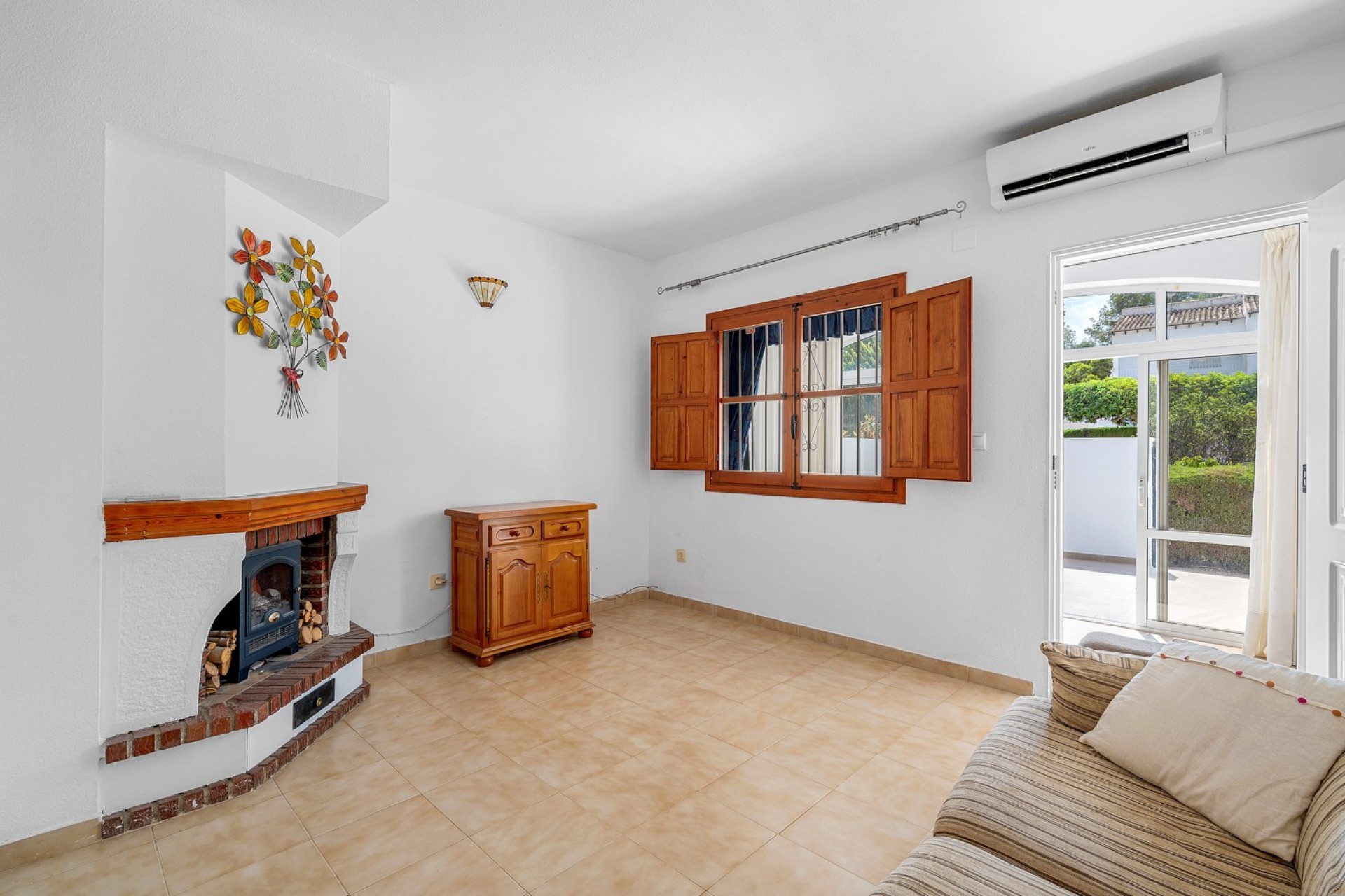 Resale - Chalet -
Torrevieja - Costa Blanca