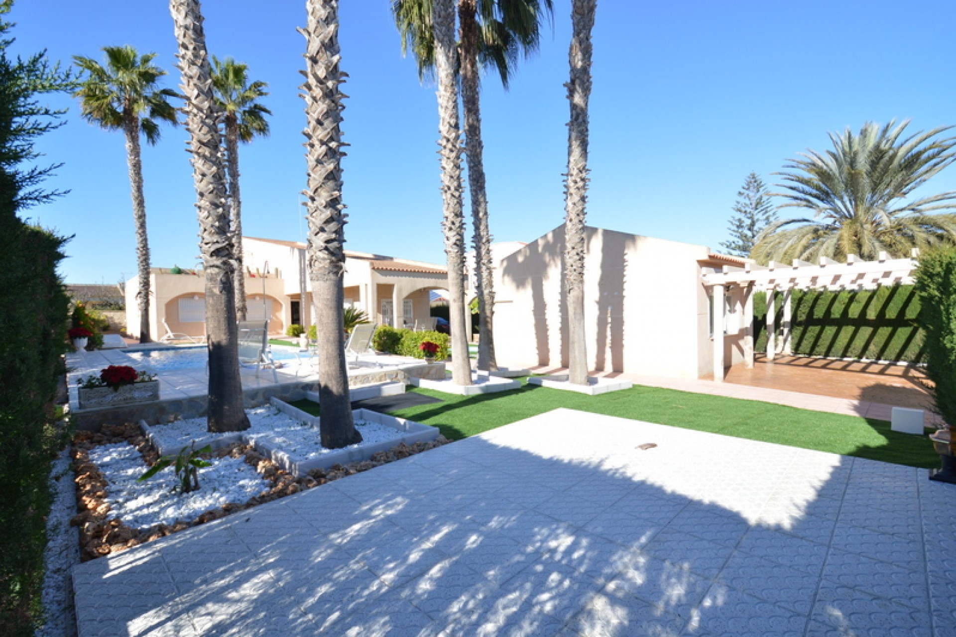 Resale - Chalet -
Torrevieja - Costa Blanca